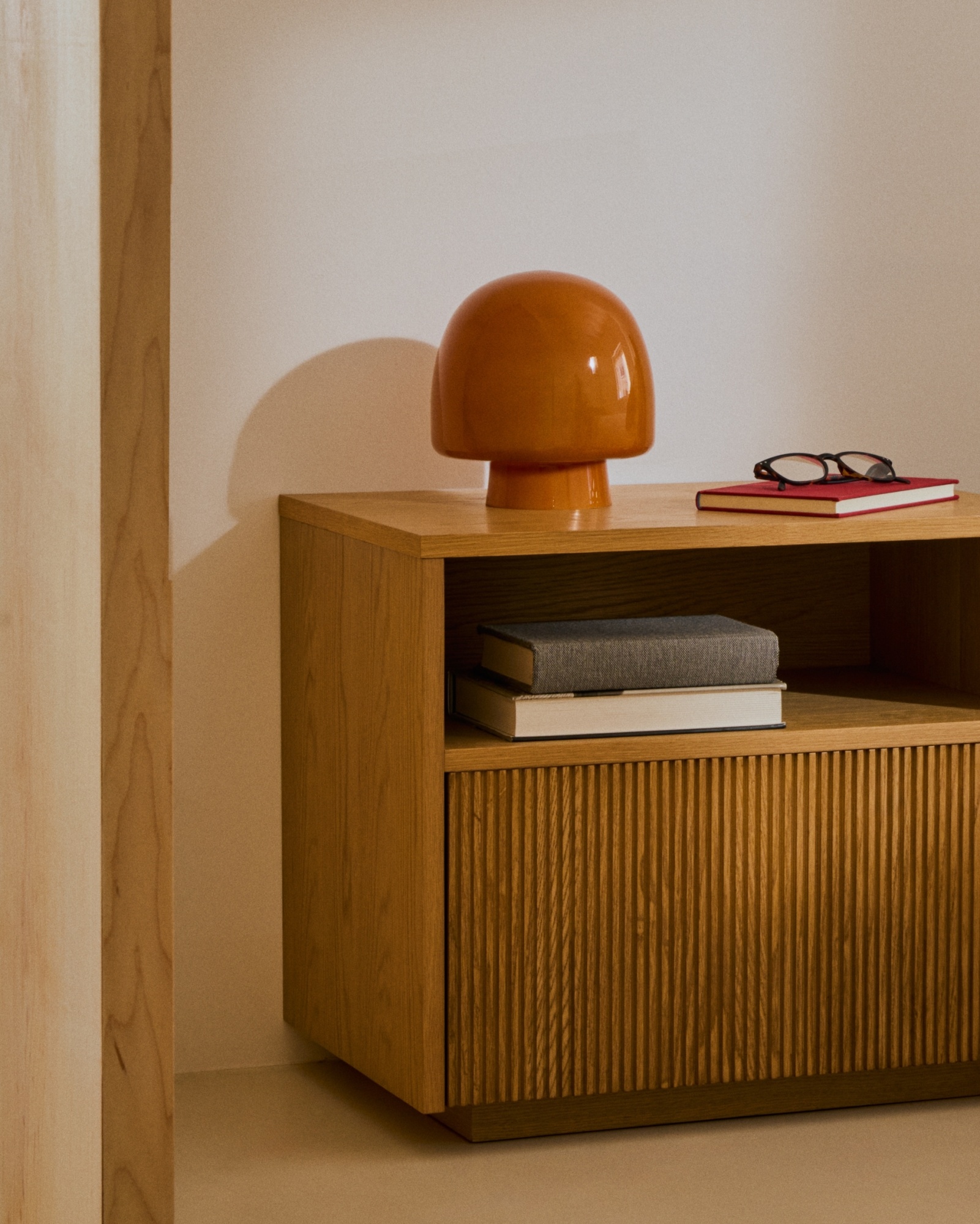 Настольная лампа из оранжевого стекла Reig La Forma (ex Julia Grup)