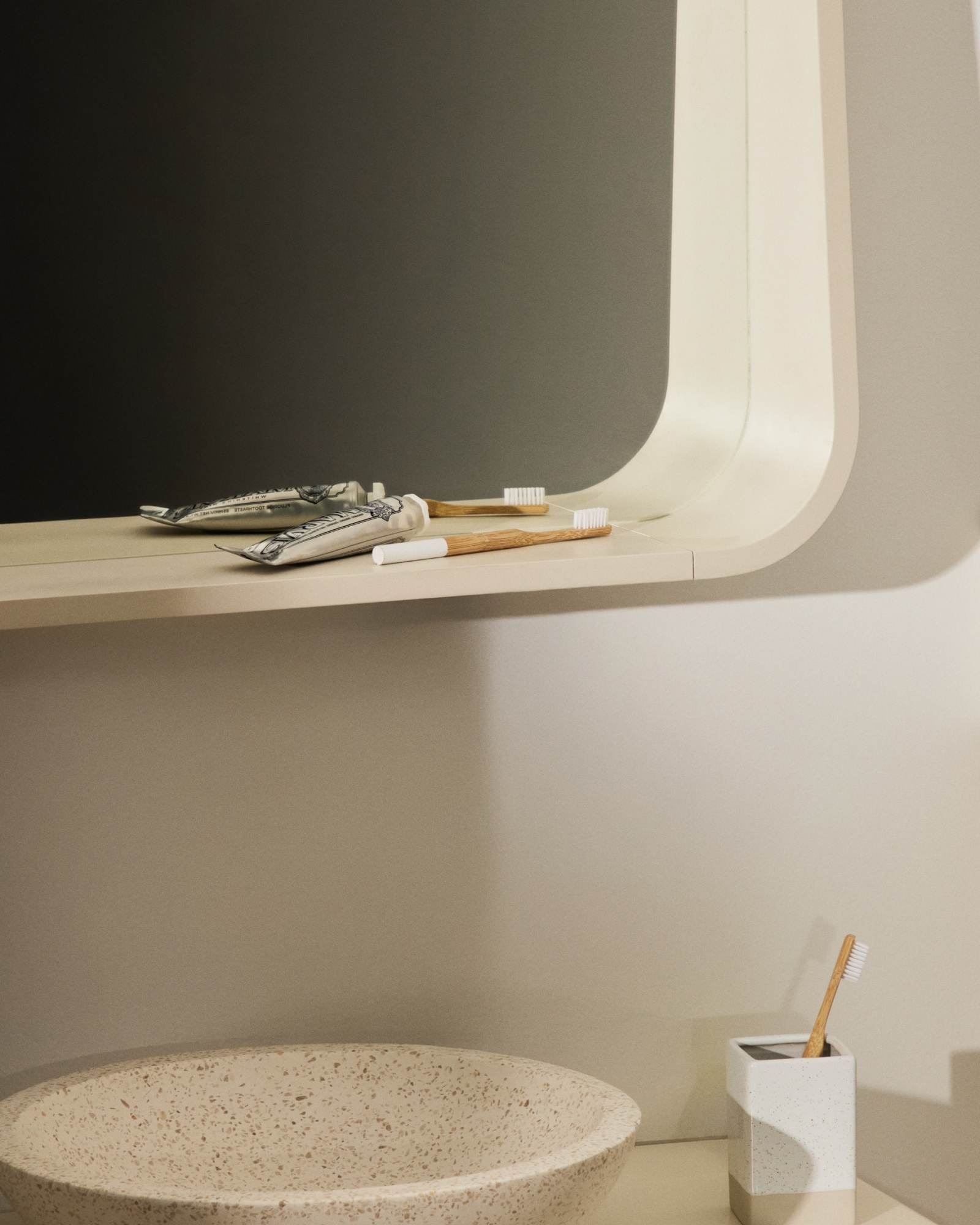 Зеркало Salaya в раме из бежевой ламинированной фанеры ясеня La Forma (ex Julia Grup)