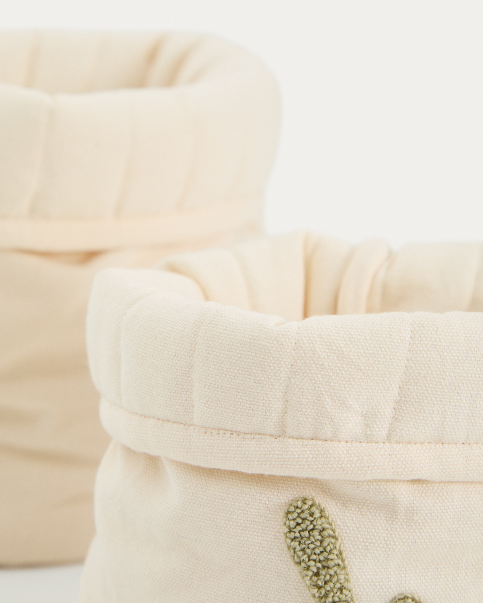 Набор из 2 детских корзинок из бежевого хлопка Tandani с вышитыми листьями La Forma (ex Julia Grup)