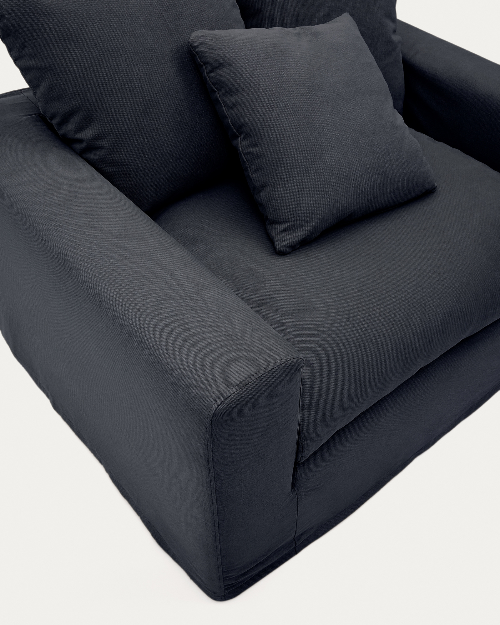 A cover designed to keep your Nora archair in brand-new condition. Made from linen and cotton fabri La Forma 193962