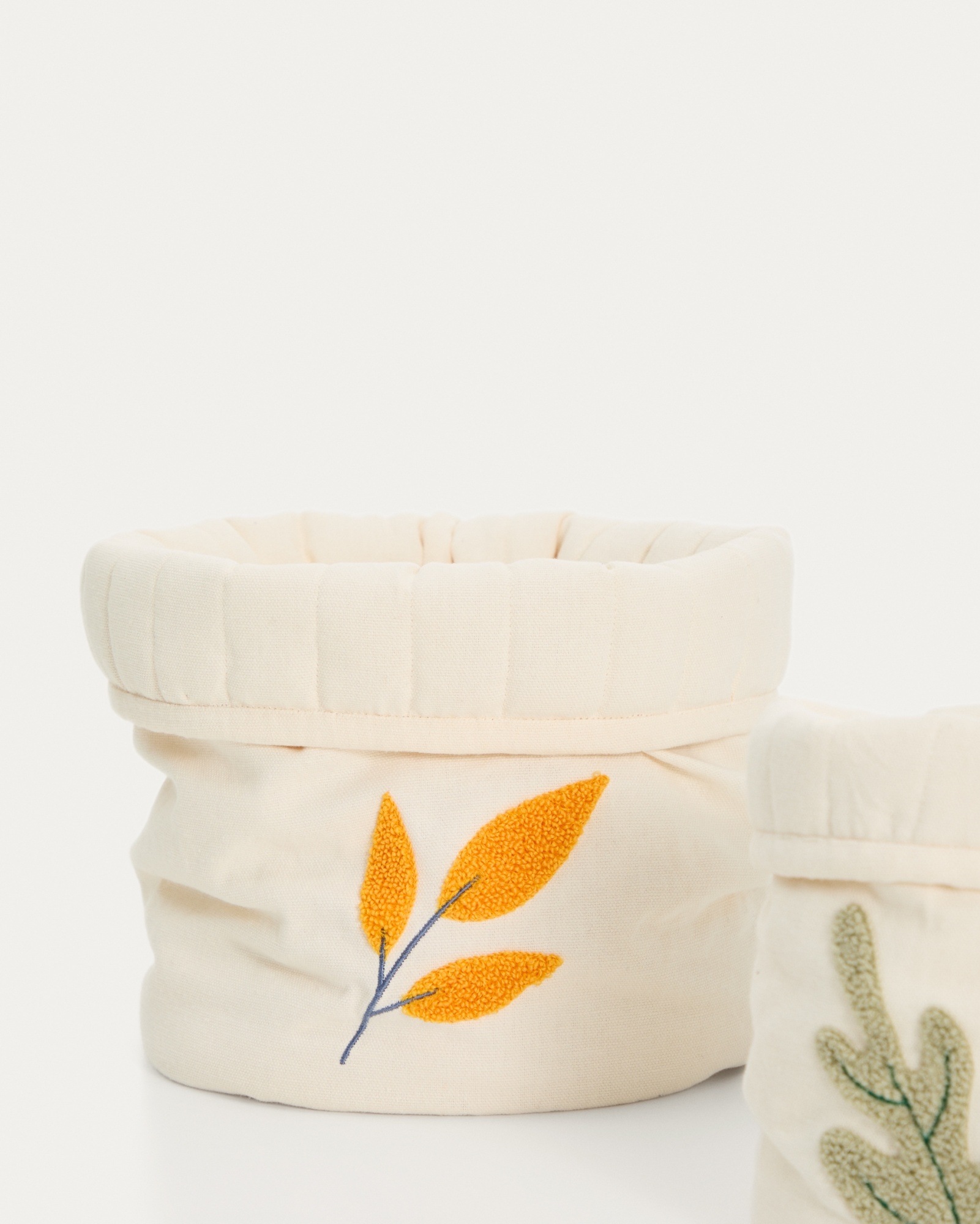 Набор из 2 детских корзинок из бежевого хлопка Tandani с вышитыми листьями La Forma (ex Julia Grup)