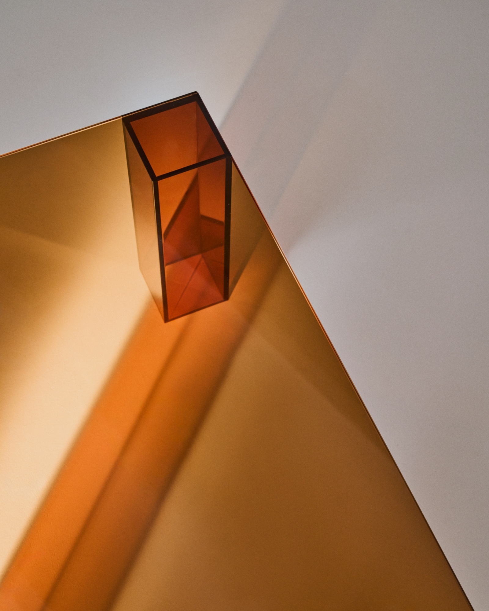 Журнальный столик Adularia из стекла коричневого цвета 85 x 85 La Forma (ex Julia Grup)