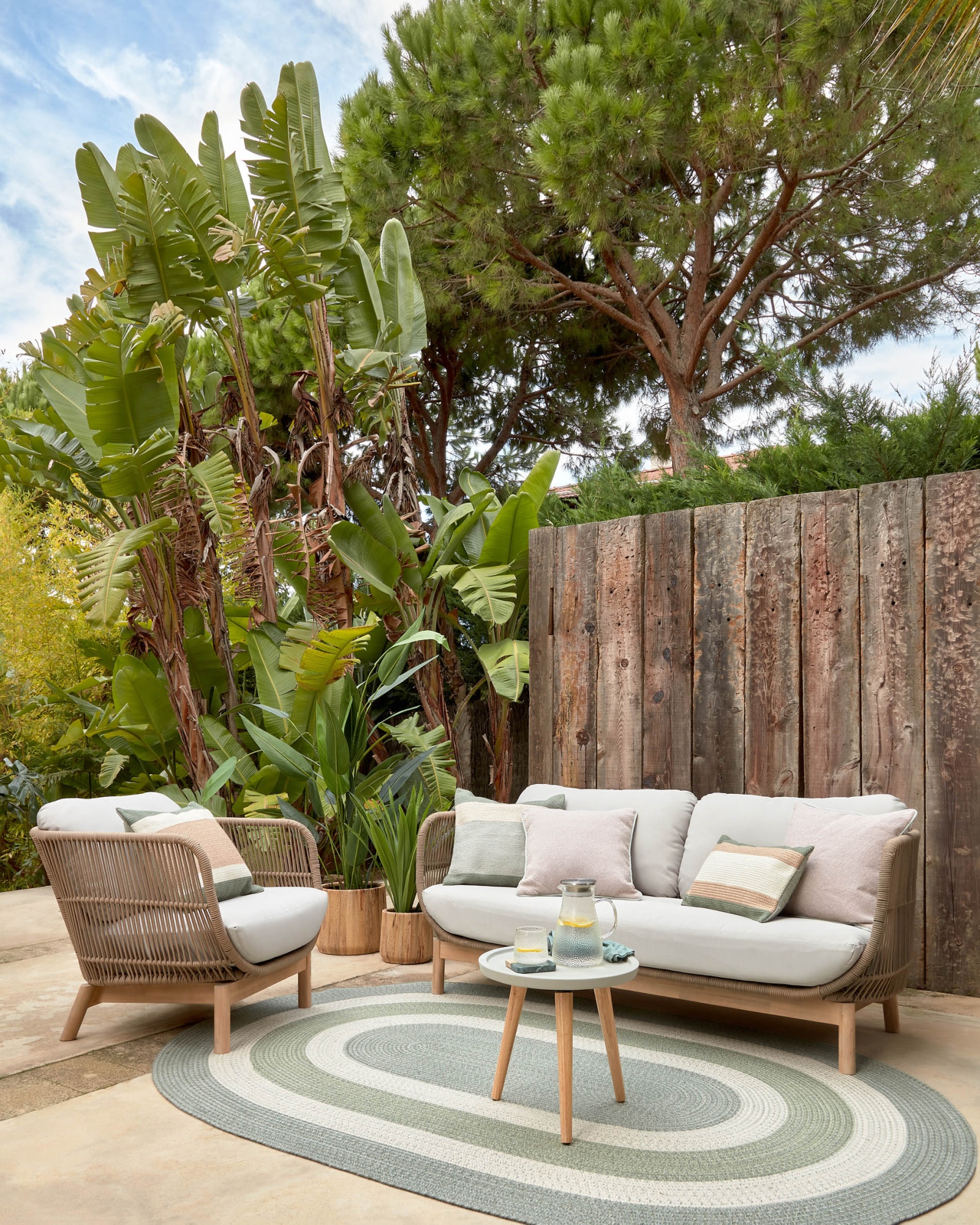 3-местный диван Catalina из бежевой веревки и массива акации La Forma (ex Julia Grup)