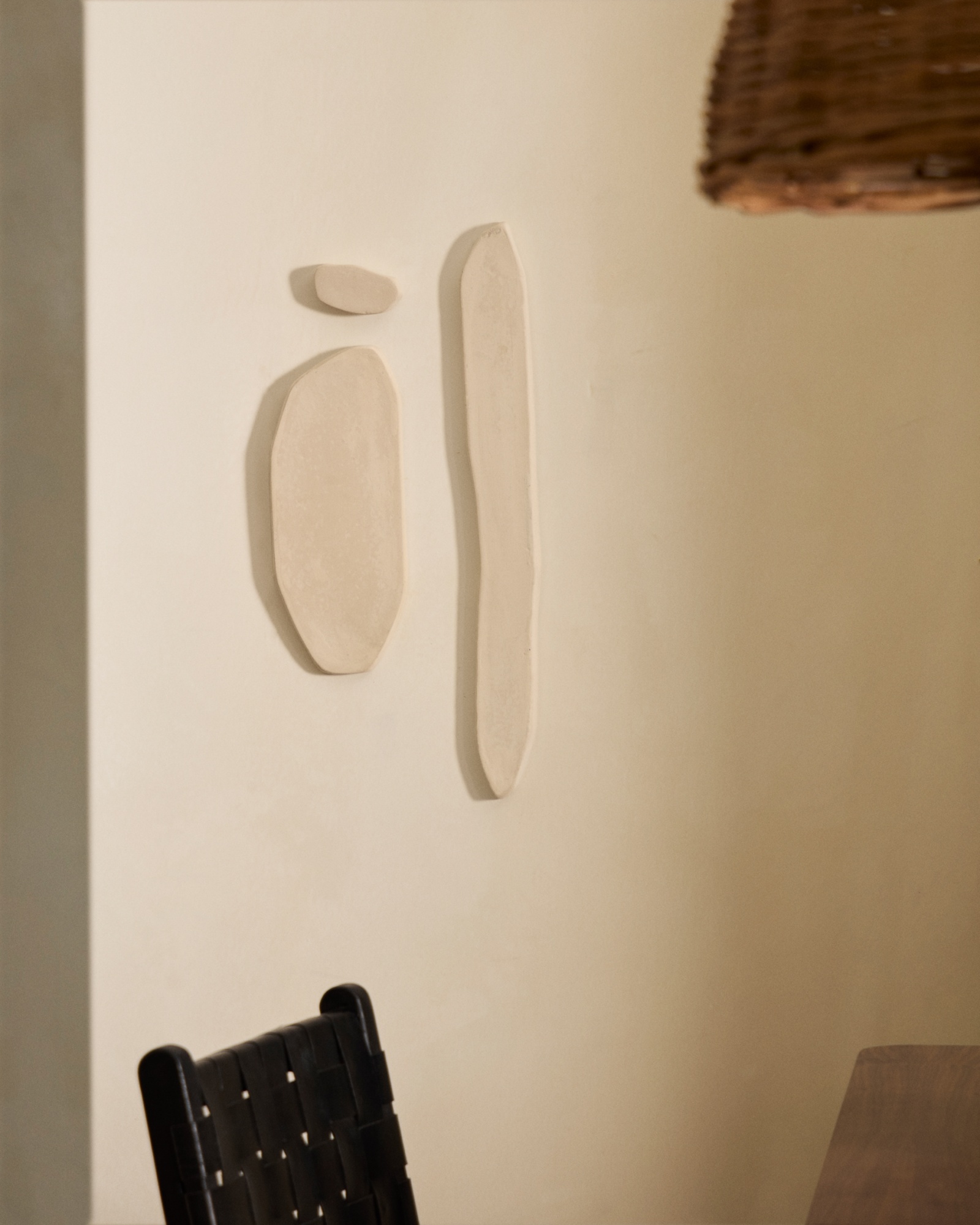 Набор Siluna из 3 удлиненных настенных панелей из белого папье-маше La Forma (ex Julia Grup)