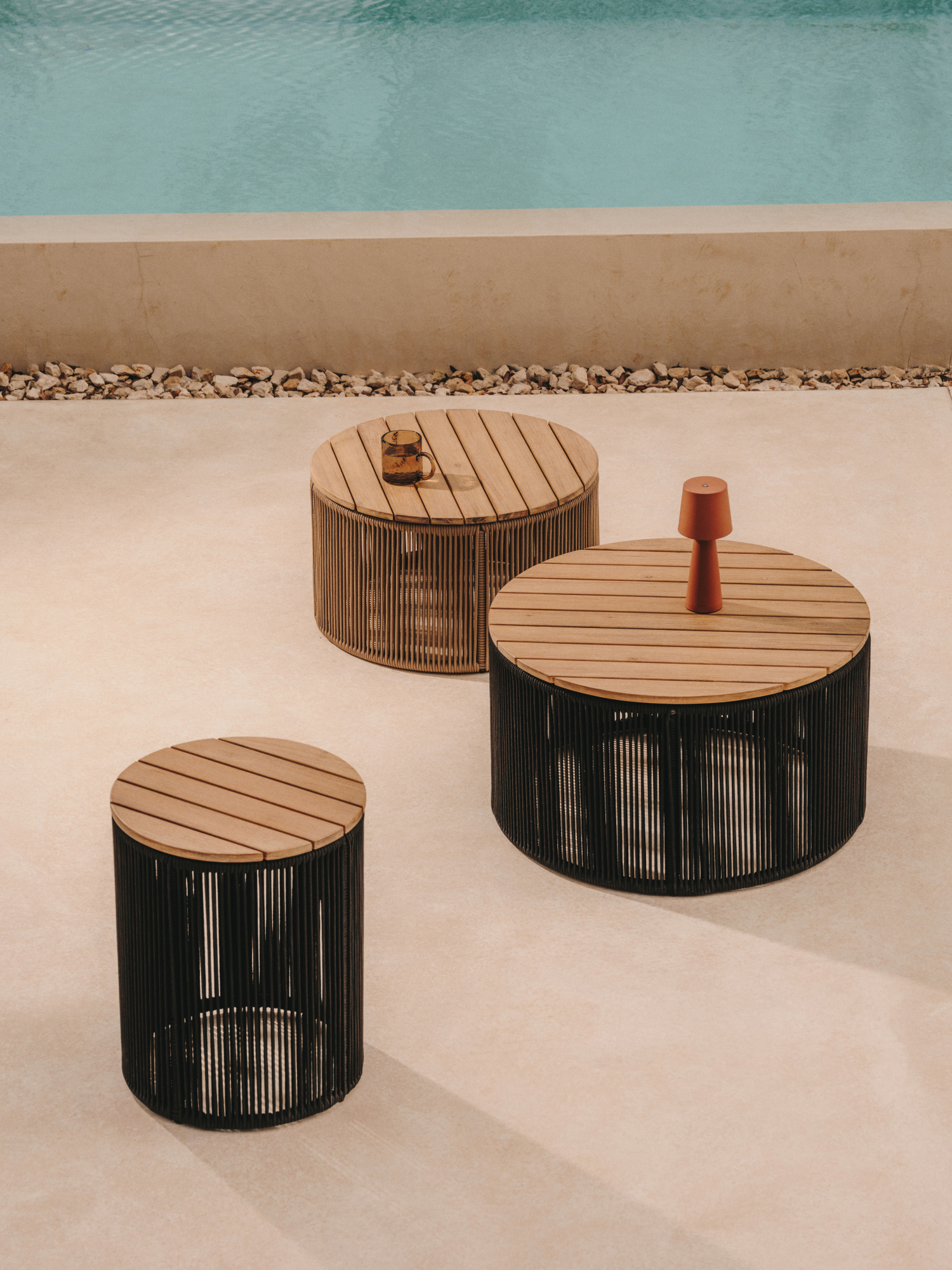 Dandara Журнальный столик из стали и черного шнура 70 см La Forma 193422