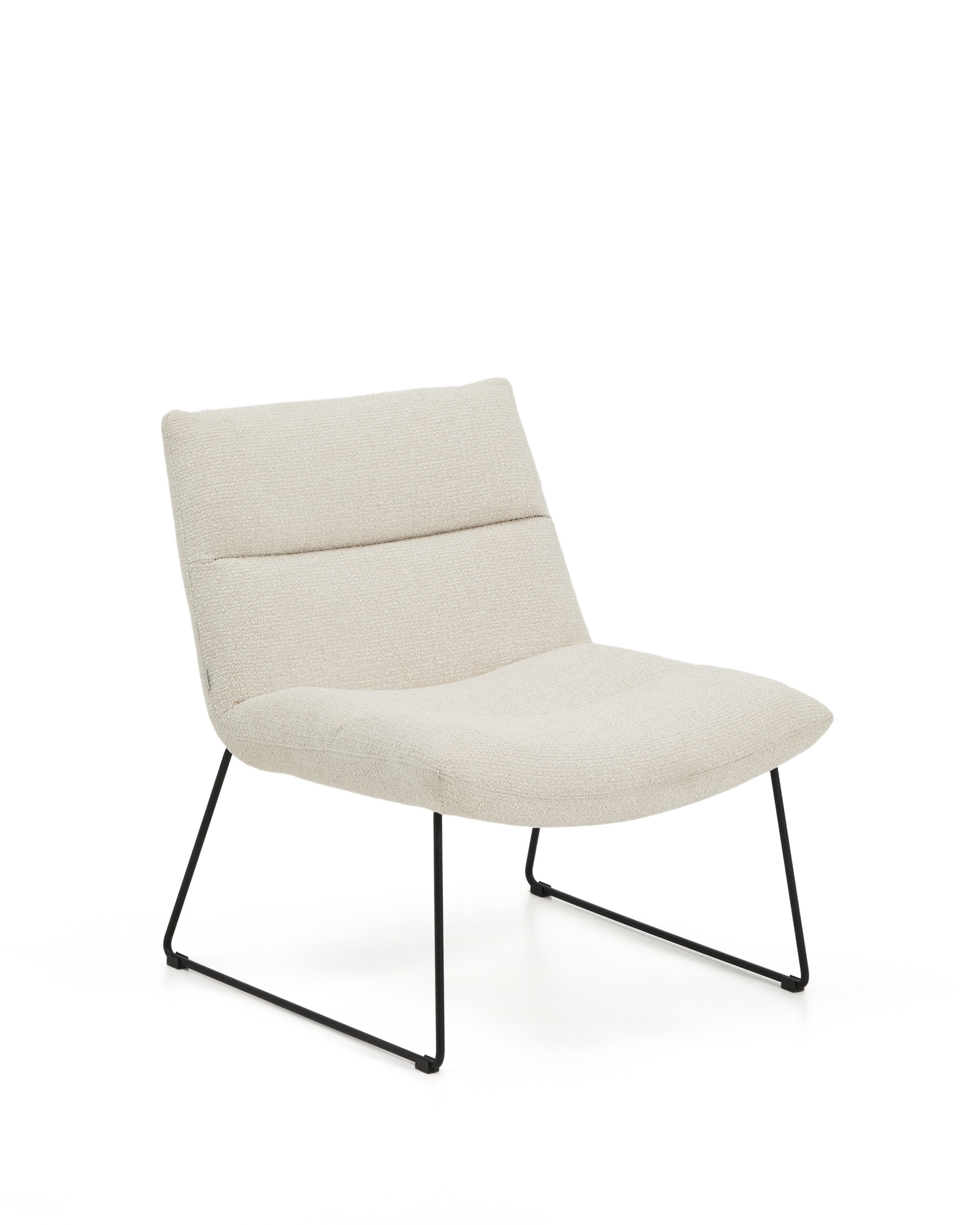 Кресло Asen из бежевого шенилла с черными стальными ножками La Forma (ex Julia Grup)