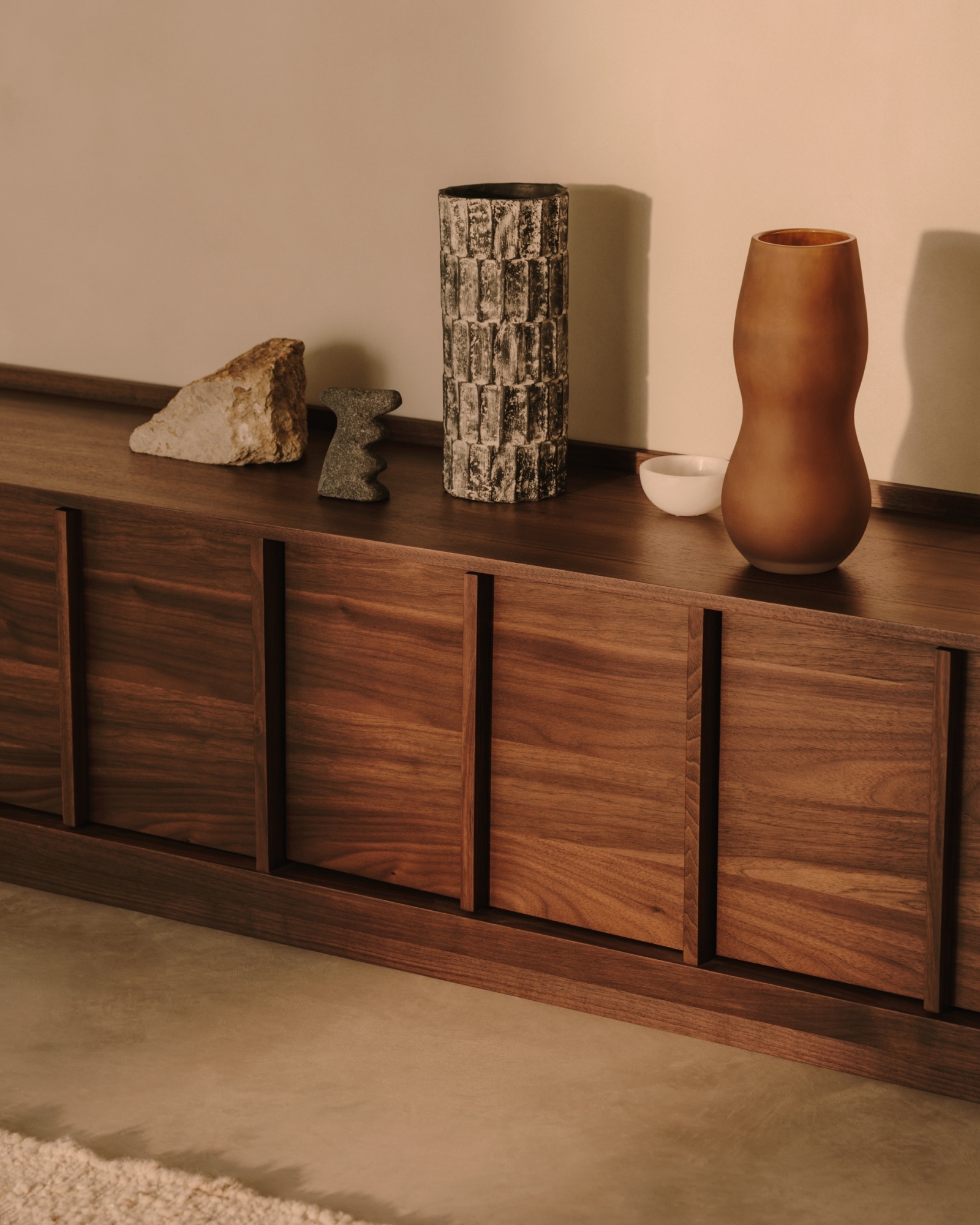 Arisa черная ваза из папье-маше, 31 см La Forma (ex Julia Grup)