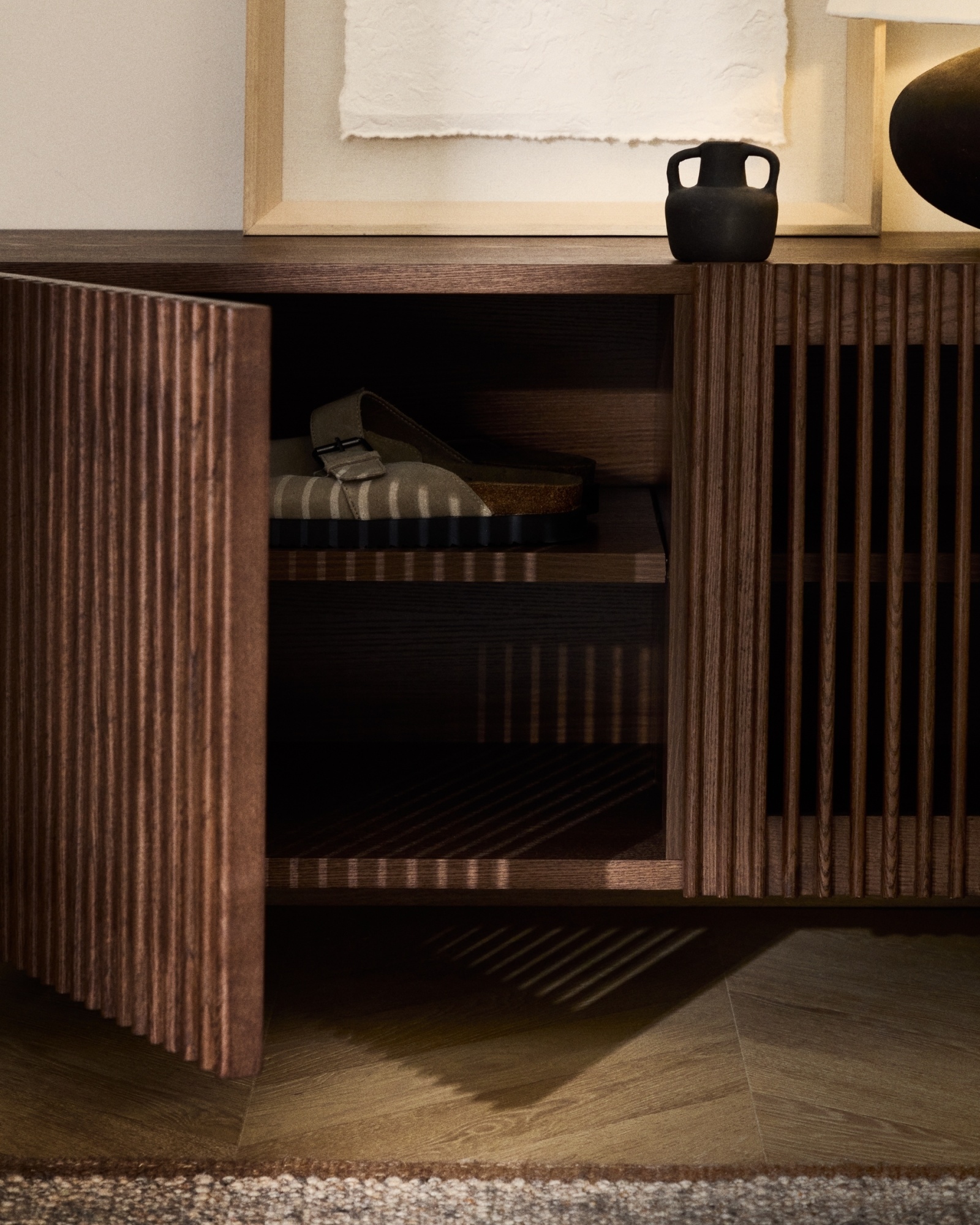 Тумба для обуви Beyla из ясеня с отделкой под орех La Forma (ex Julia Grup)