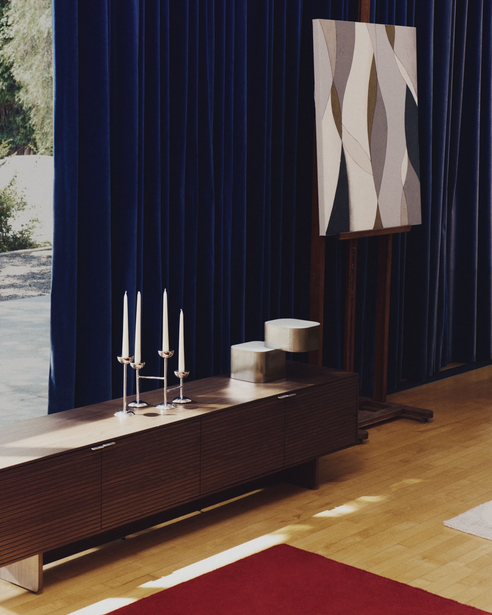 Тумба под ТВ Norlen с 4 дверцами из шпона ореха 200 x 46 см La Forma (ex Julia Grup)