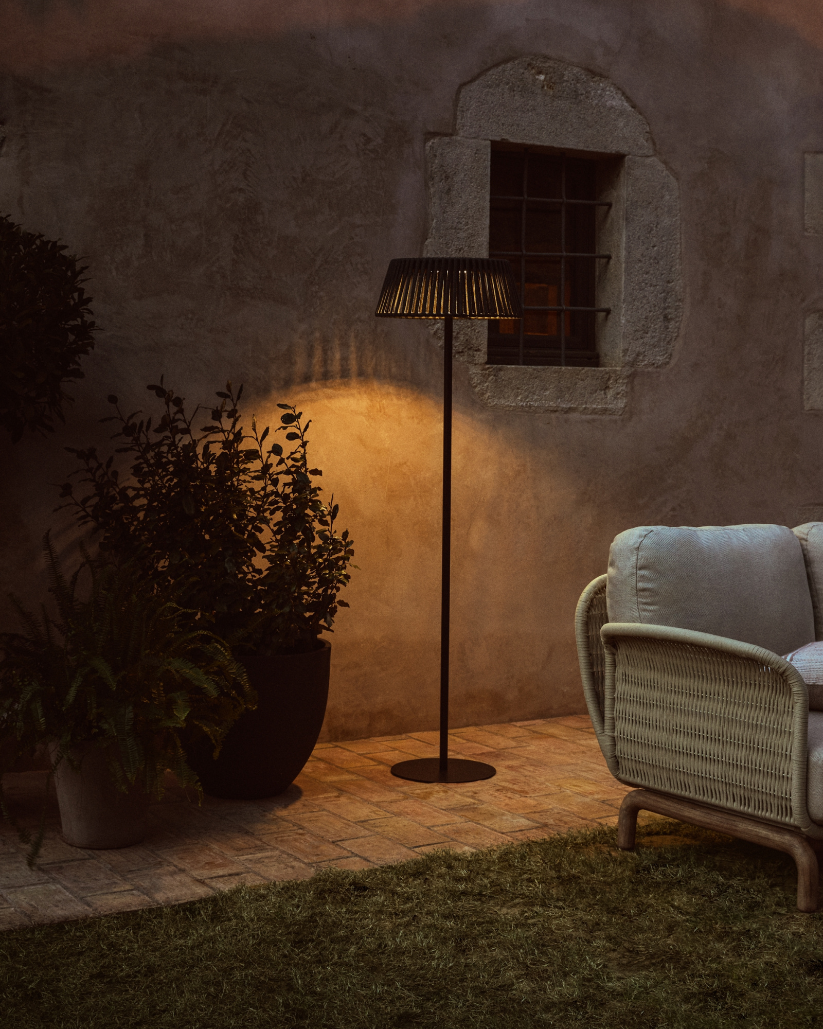 Уличный торшер Aldet на солнечных батареях зеленый, диаметр 46 см La Forma 482387