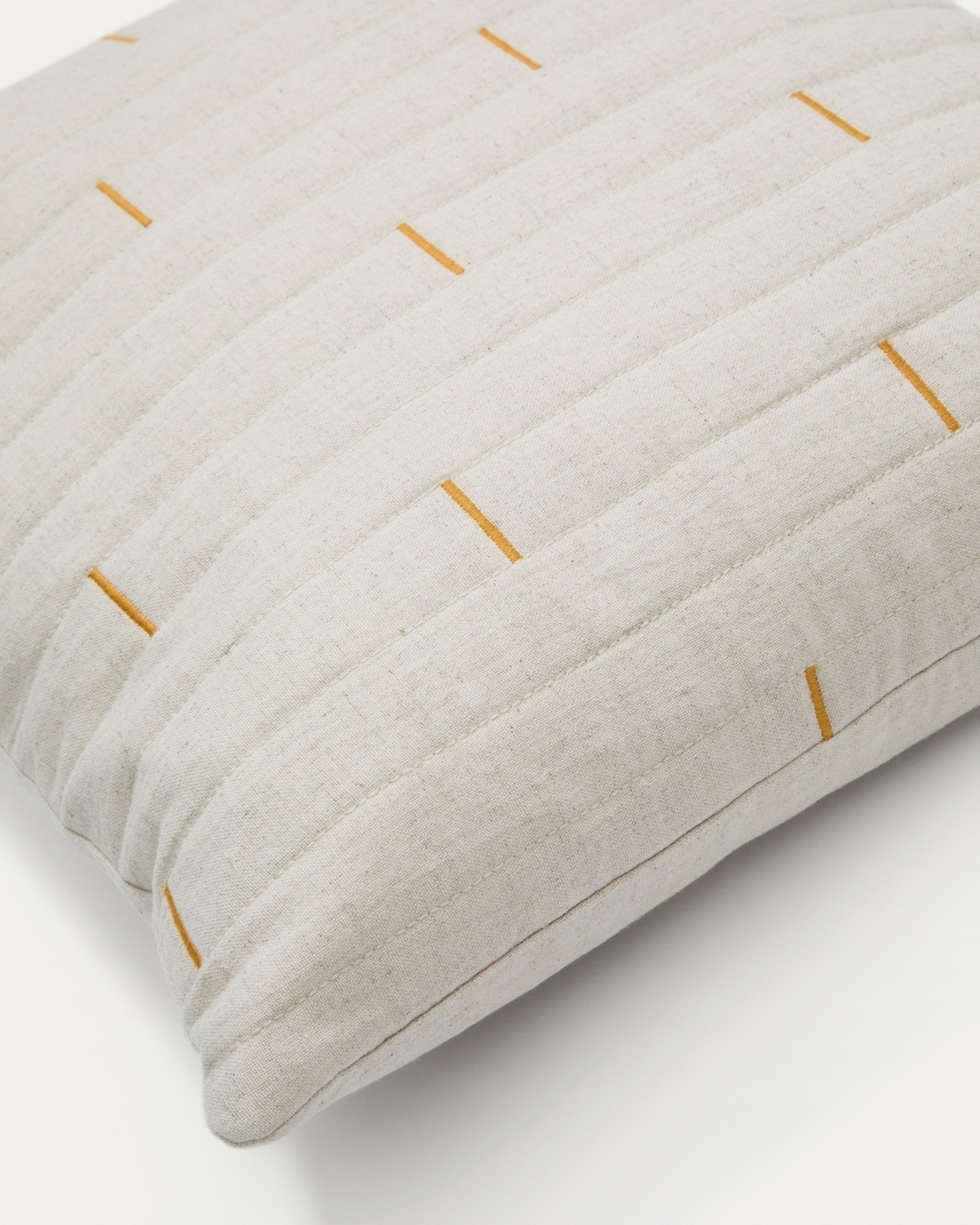 Чехол на подушку Blaina из белого льна с оранжевой вышивкой 45 x 45 см La Forma (ex Julia Grup)