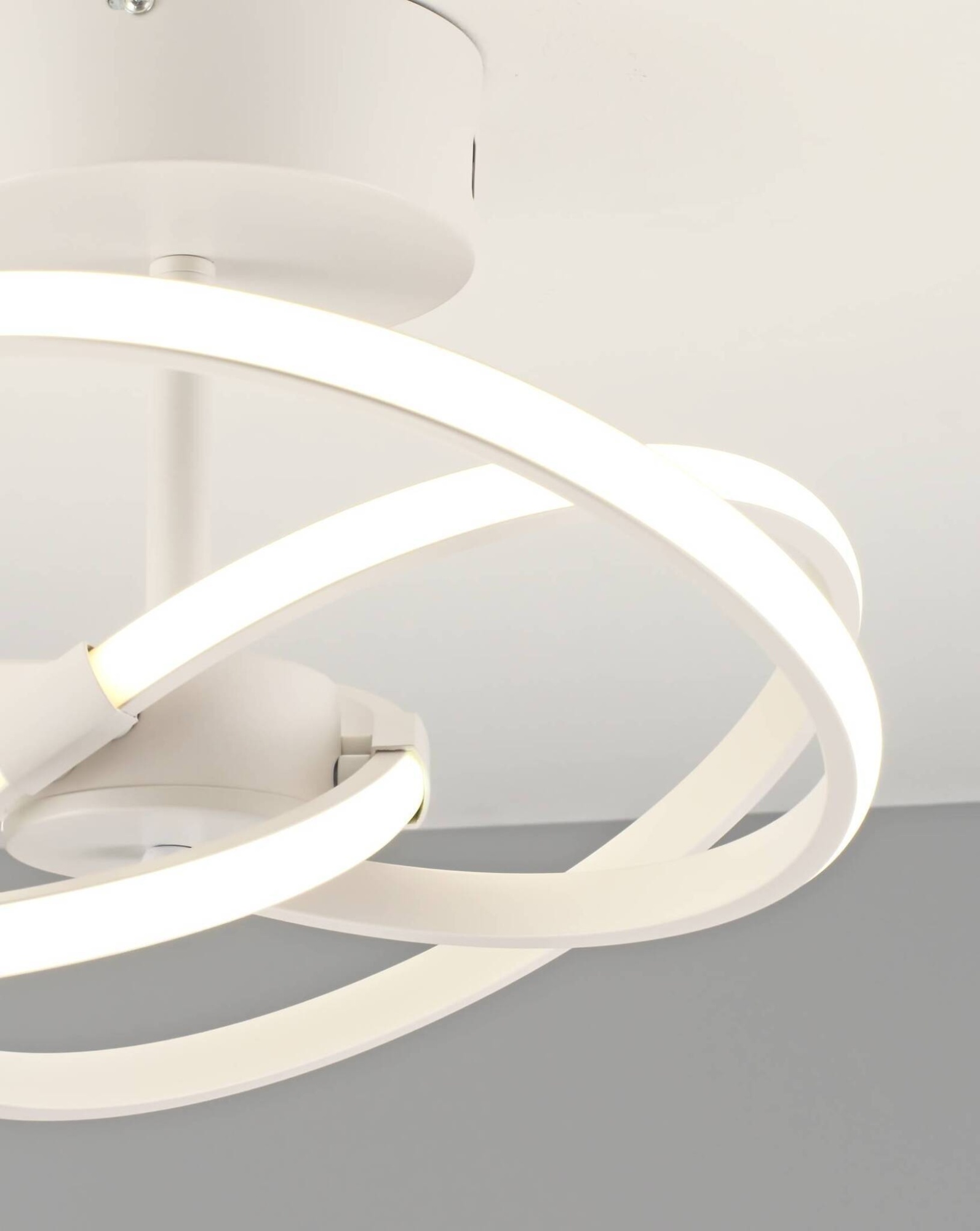 Светодиодная потолочная люстра с пультом Moderli V2810-CL Victory LED 96W