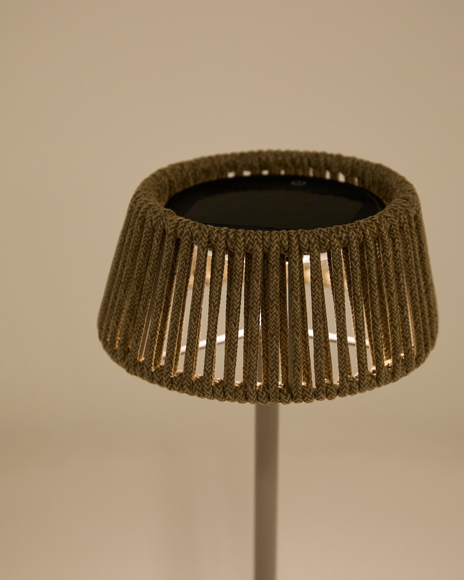 Настольная лампа Aldet из серого веревочного шнура на солнечной батарее La Forma (ex Julia Grup)