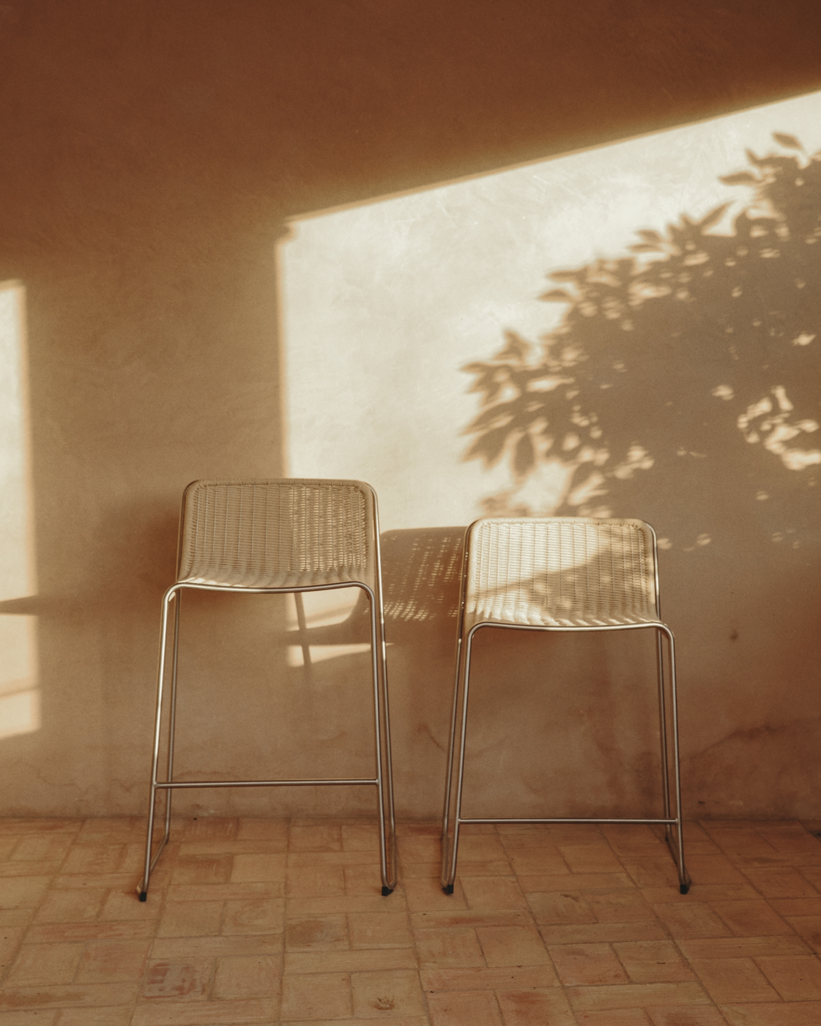 Уличный барный стул Tavari из бежевой веревки и стали La Forma 481659