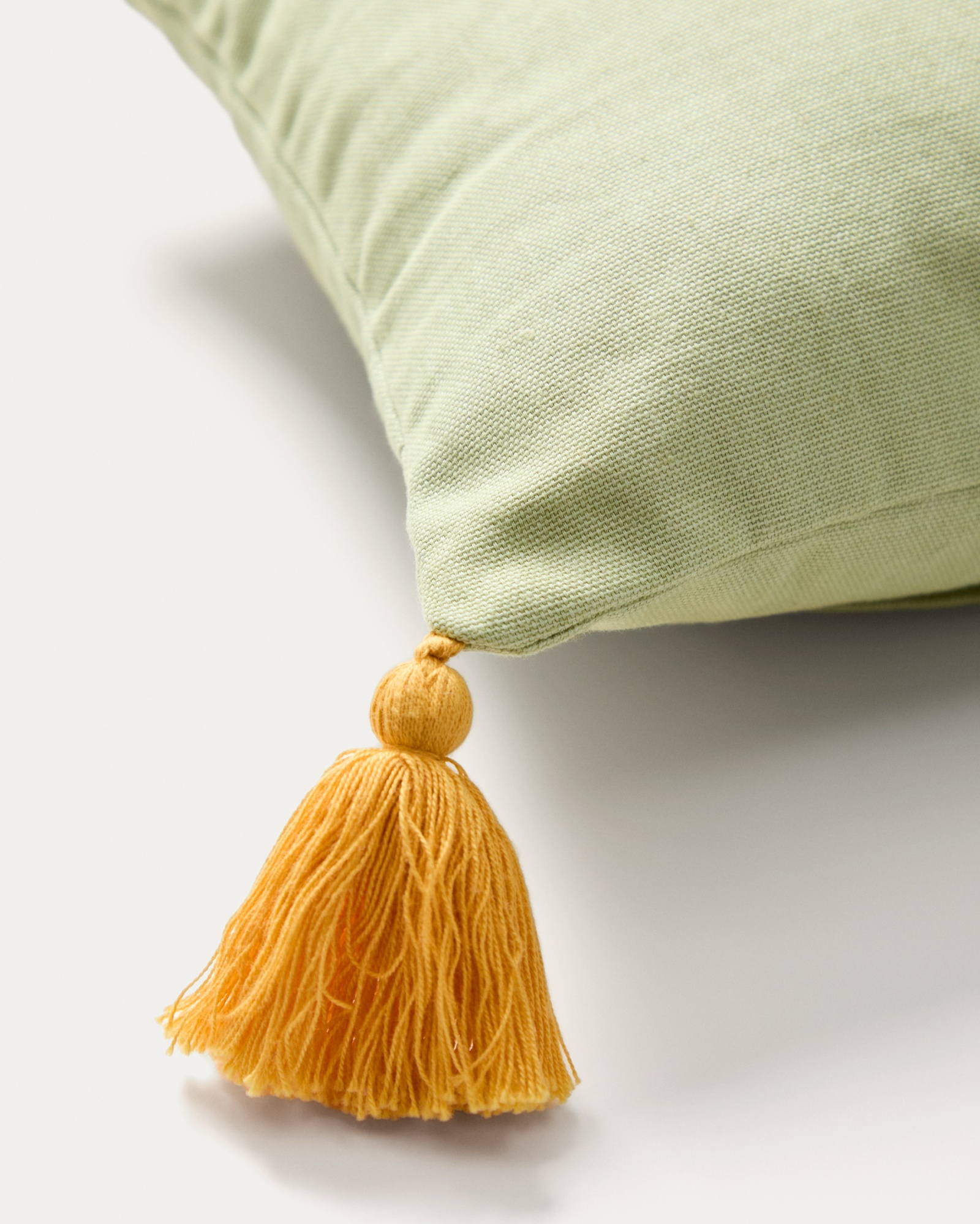 Чехол для подушки из хлопка Tandani зеленого цвета с разноцветной вышивкой 30 x 50 см La Forma (ex Julia Grup)