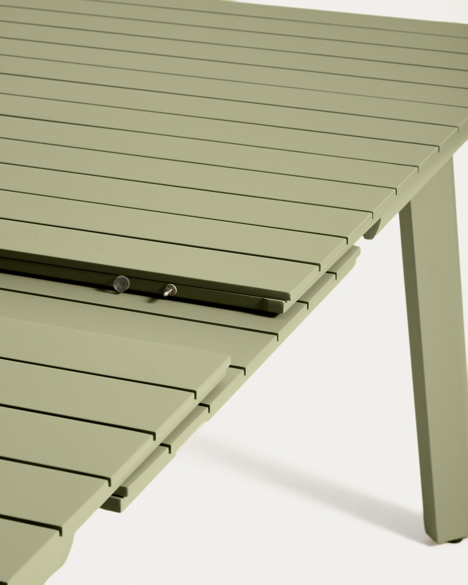 Раздвижной уличный стол Izola из алюминия с зеленой отделкой 220 (280) x 100 см La Forma 482560