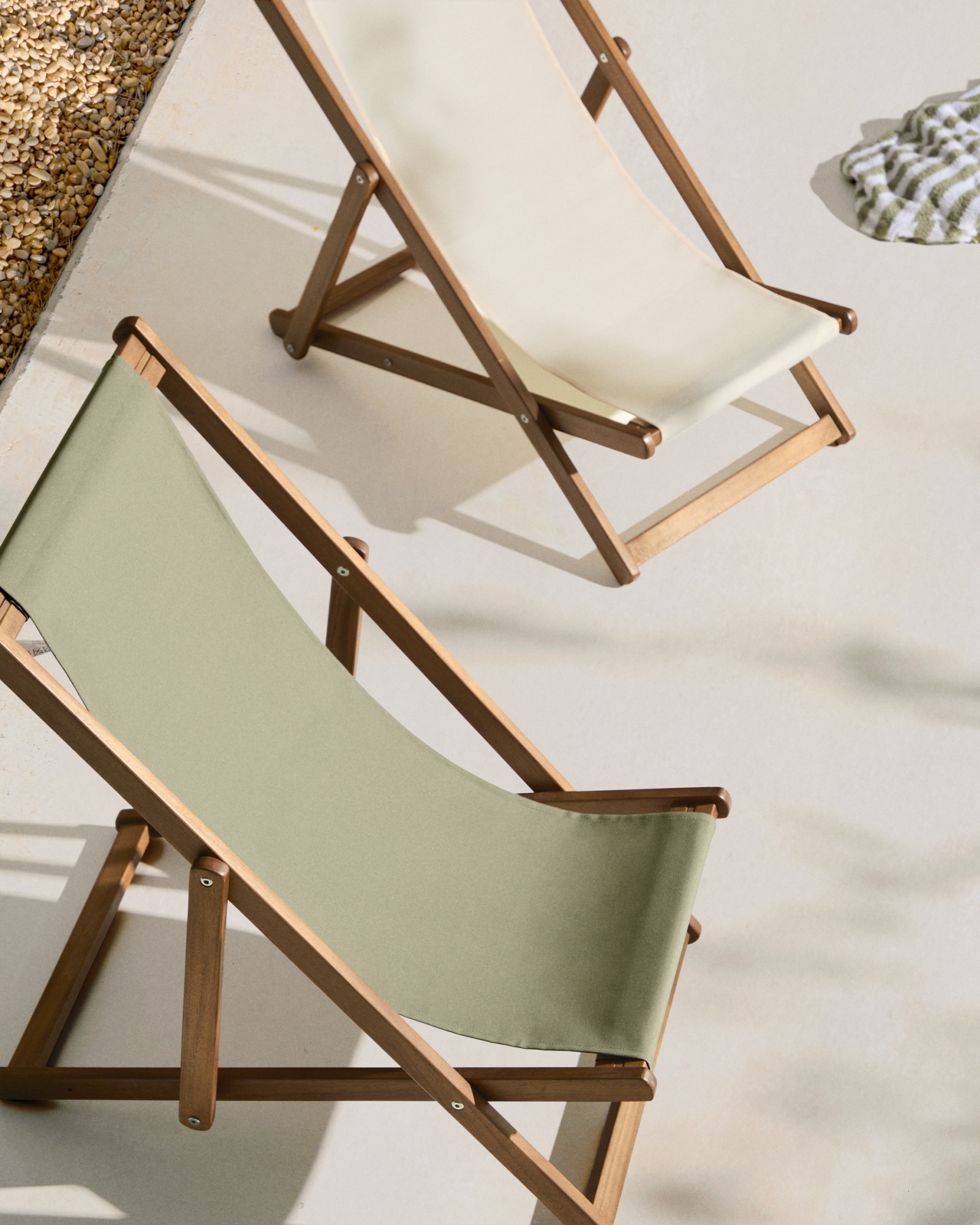 Складное кресло Vilara из акации для улицы салатового цвета La Forma (ex Julia Grup)