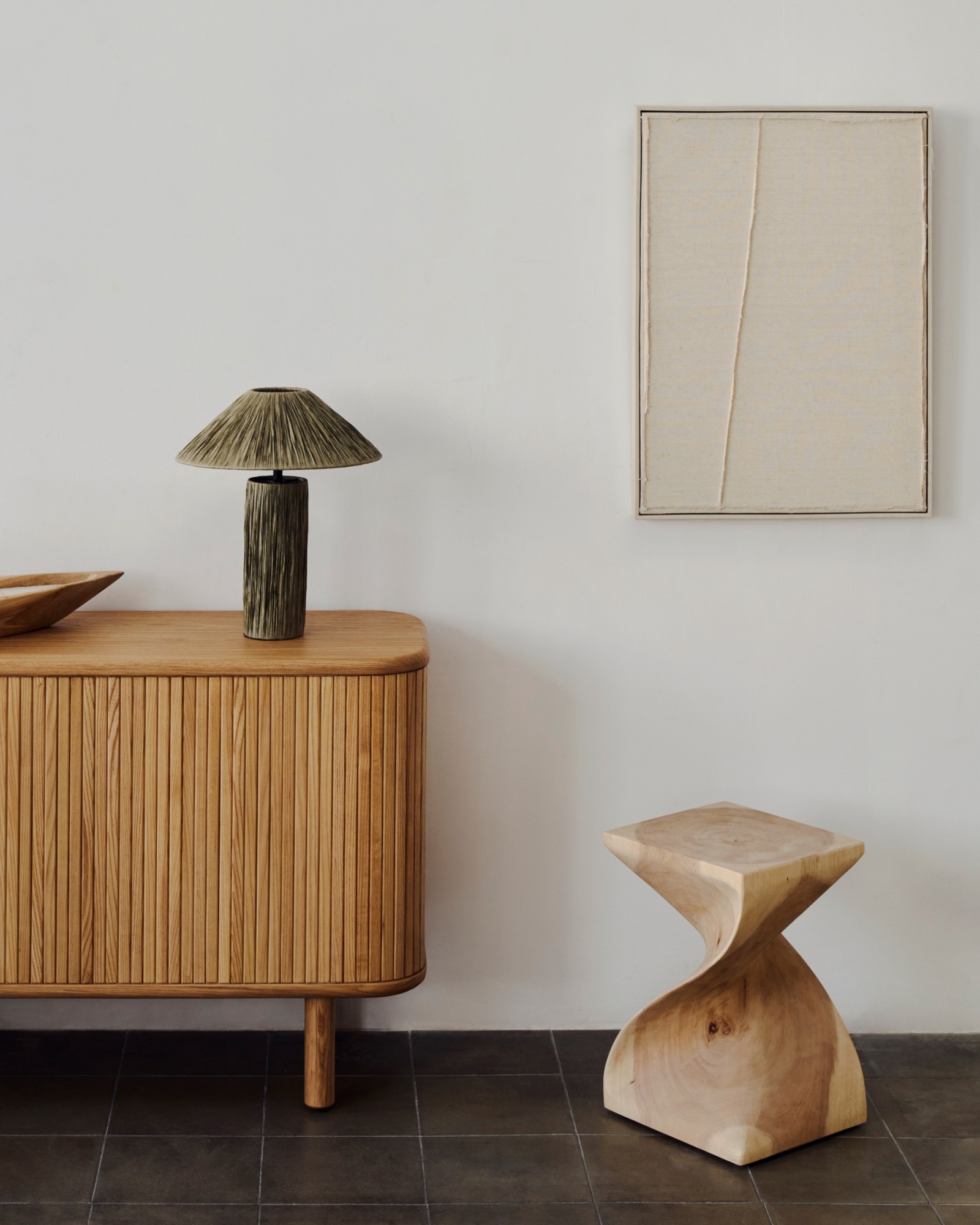 Приставной столик Hakon из массива альбиции La Forma (ex Julia Grup)