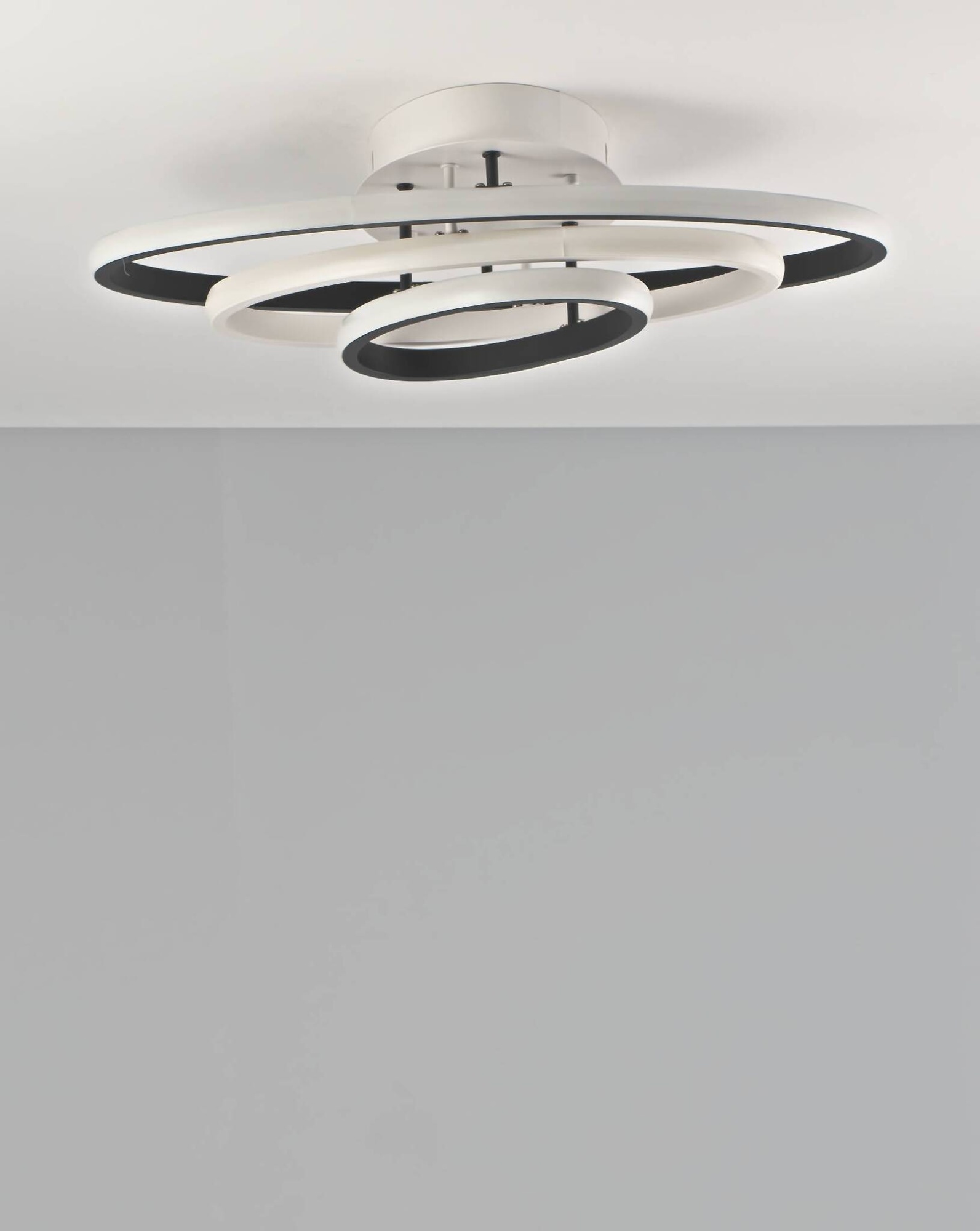 Светодиодная потолочная люстра с пультом Moderli V2720-CL Odisey LED 108W