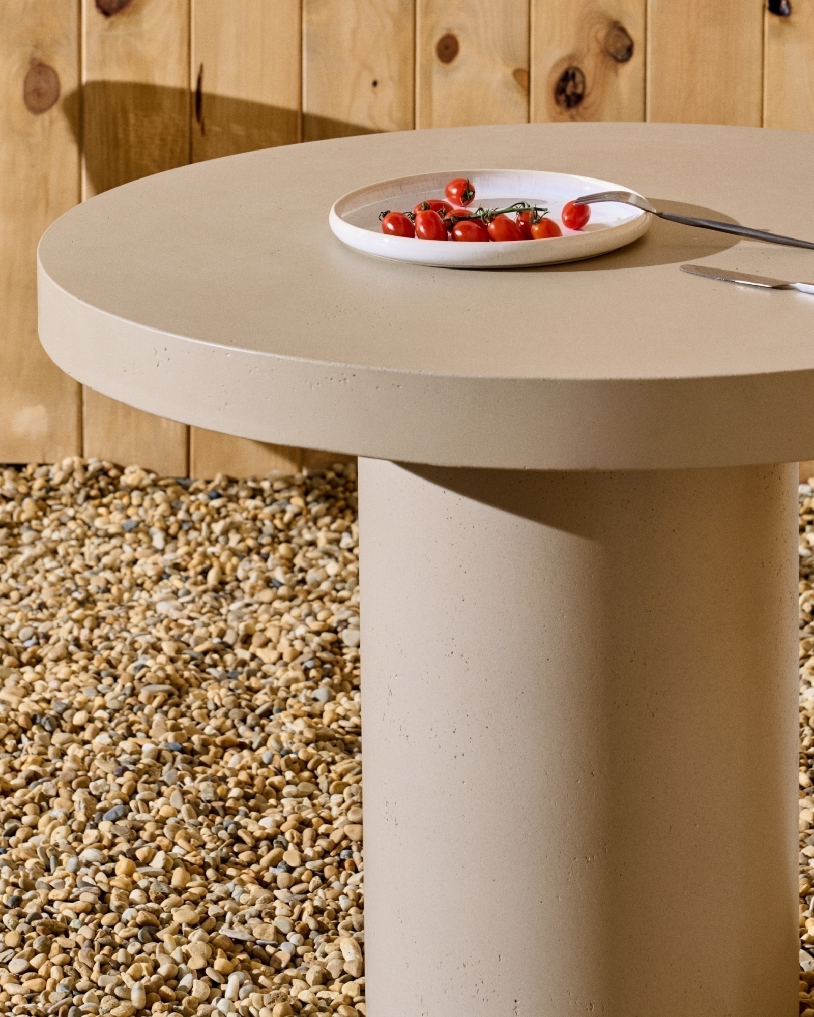 Aiguablava Круглый стол из бежевого цемента Ø90 см La Forma (ex Julia Grup)