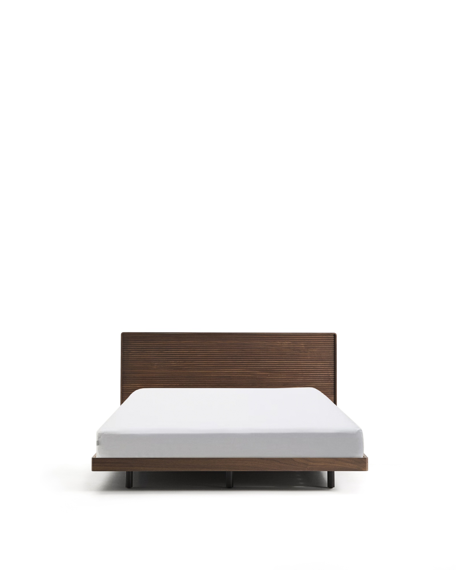 Кровать Norlen из орехового шпона с темной отделкой LED 160 x 200 см La Forma (ex Julia Grup)