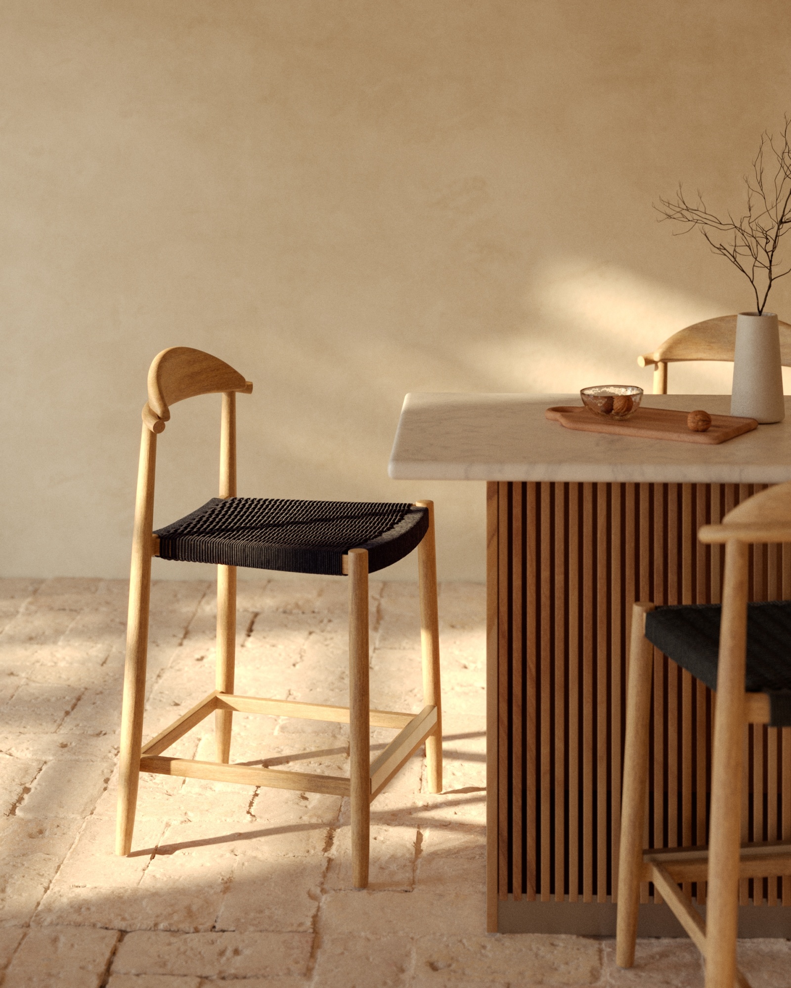 Nina Полубарный стул из массива акации с натуральной отделкой и черной веревкой 62 см La Forma (ex Julia Grup)