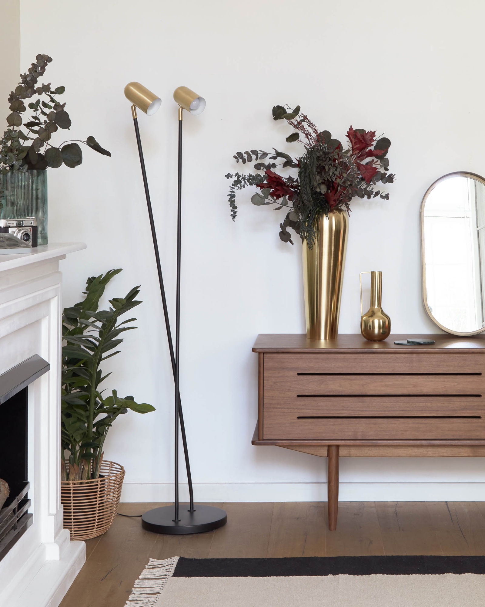 Тумба под ТВ Carolin из шпона ореха 180 x 83.8 cm La Forma (ex Julia Grup)