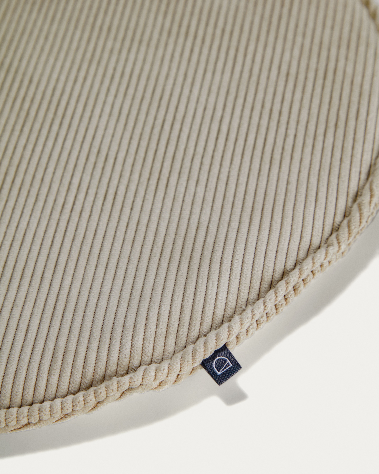 Круглая вельветовая подушка на стул Sora серо-коричневая 35 см La Forma (ex Julia Grup)