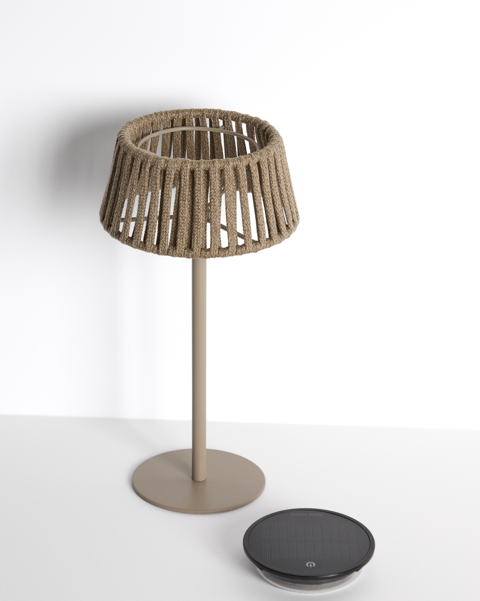 Уличная настольная лампа Aldet на солнечных батареях бежевая La Forma 482381