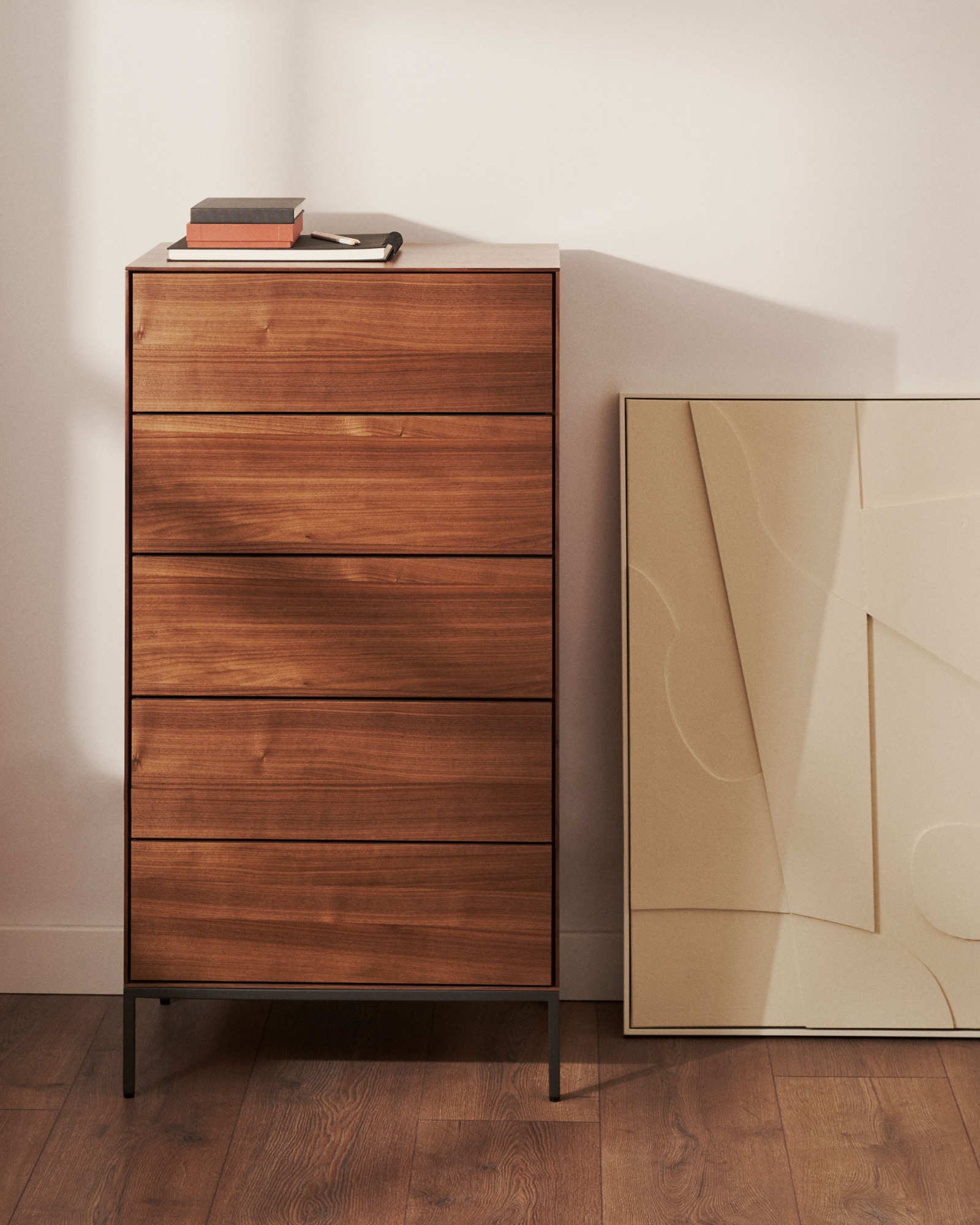 Vedrana Комод с 5 ящиками из орехового шпона со стальными ножками 60 x 114 см La Forma (ex Julia Grup)