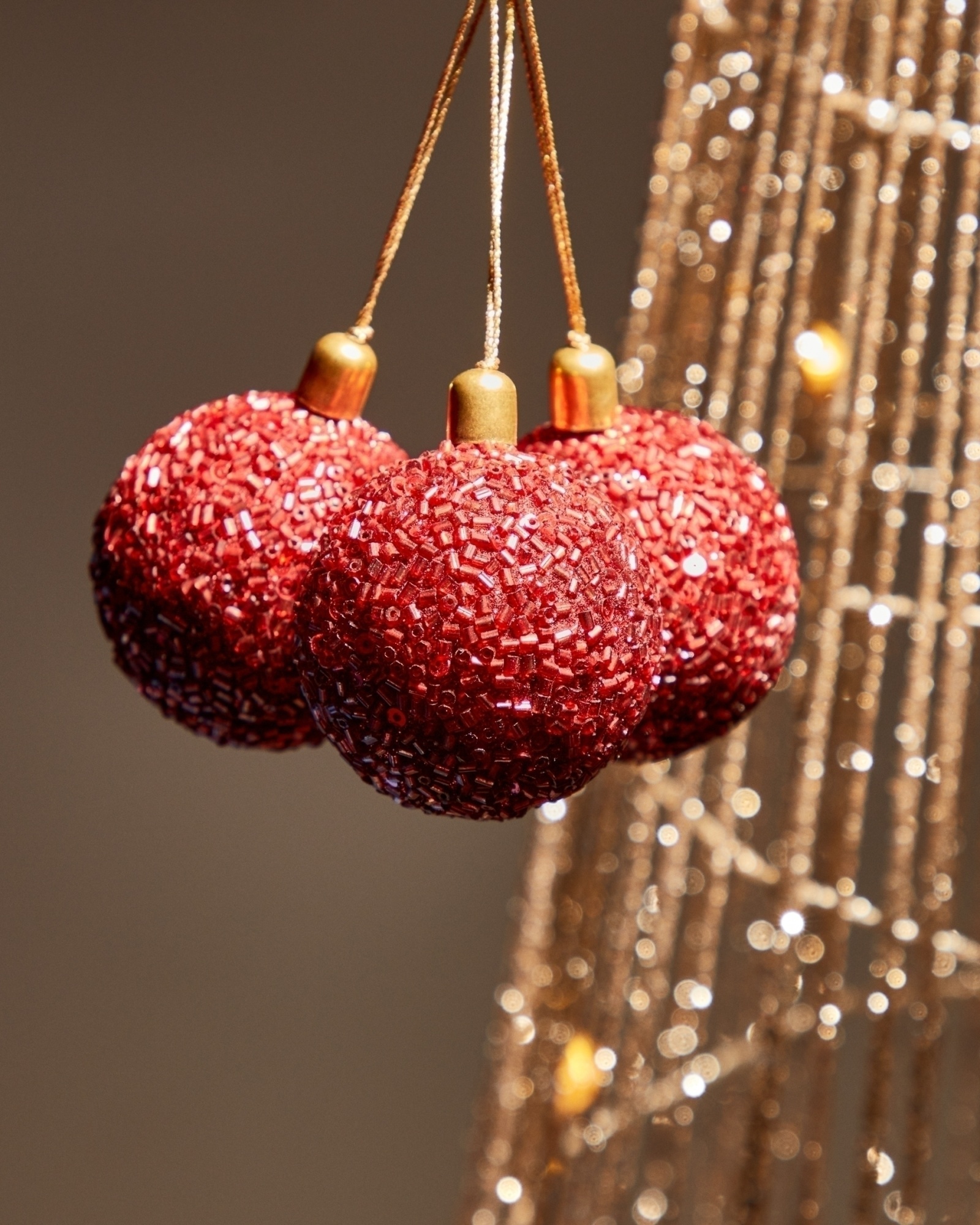 Набор Briam из 3 маленьких красных декоративных подвесок-шариков La Forma (ex Julia Grup)