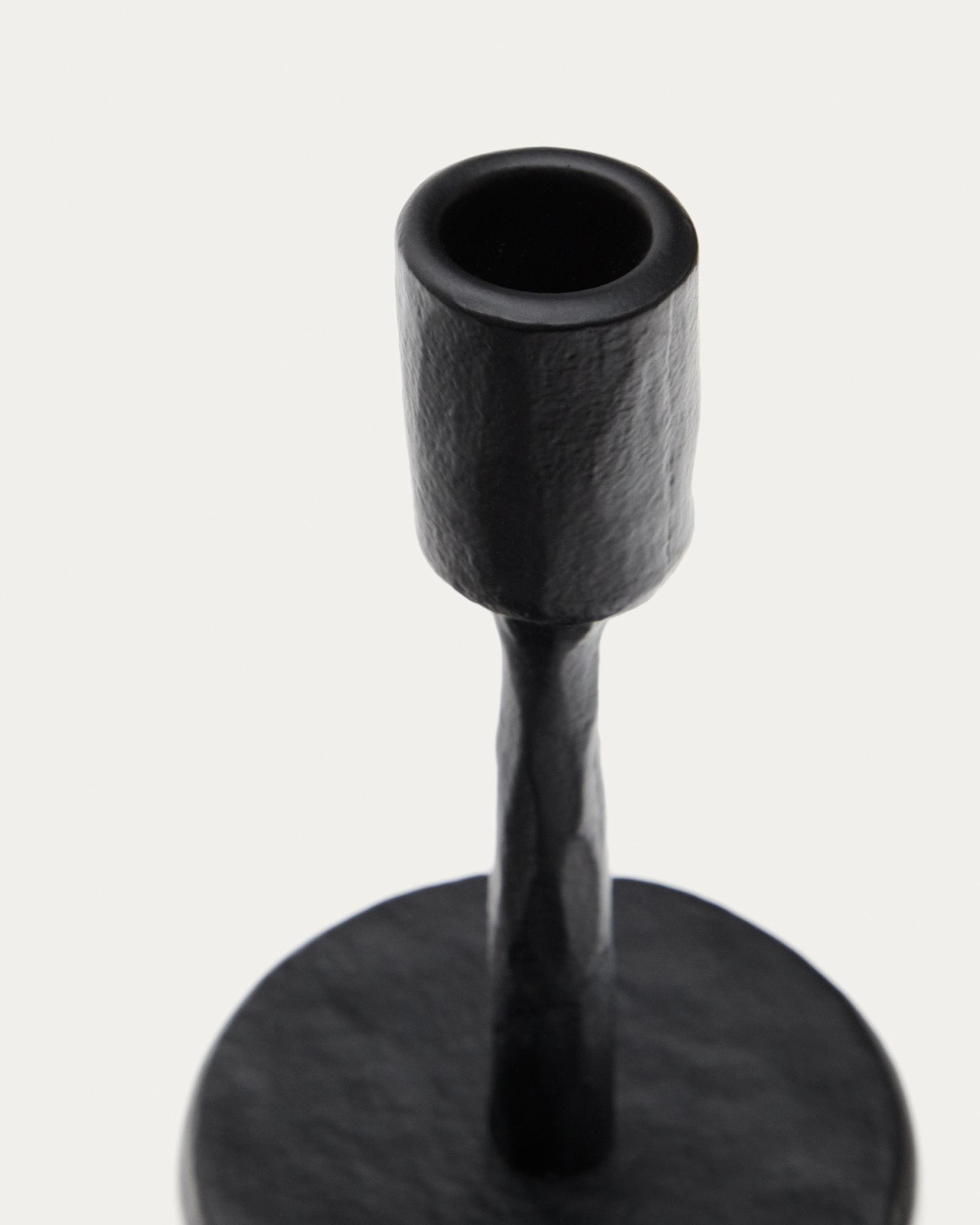 Nuvro Маленький черный алюминиевый подсвечник La Forma (ex Julia Grup)