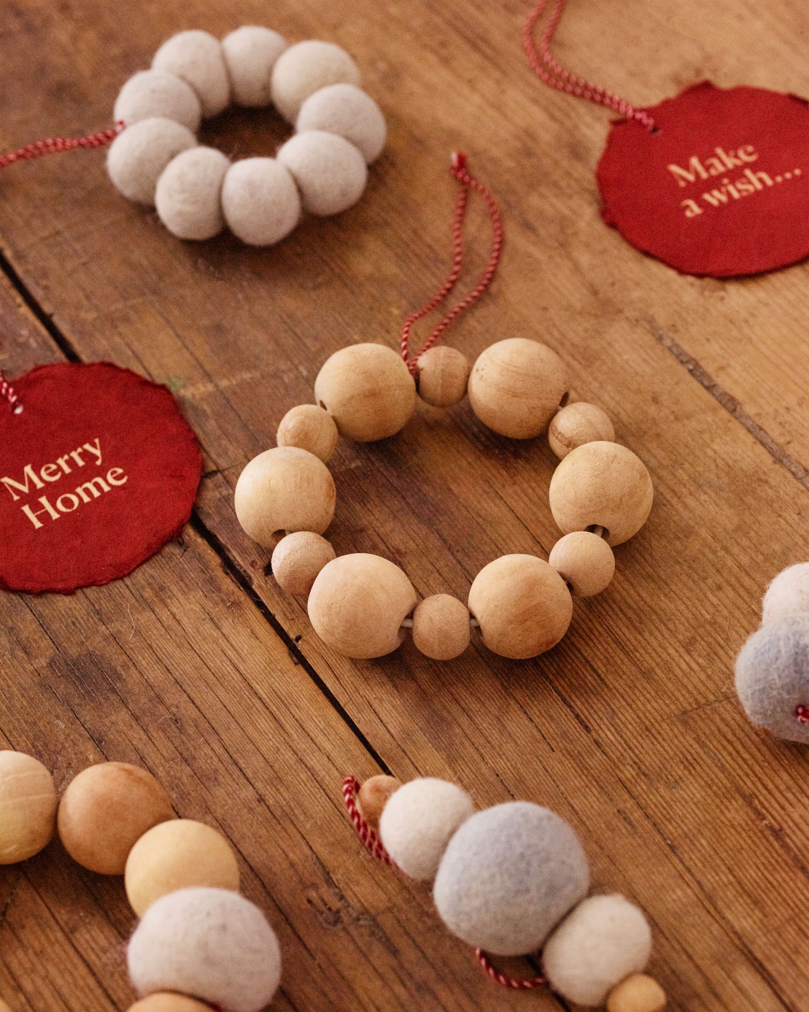 Suze Набор из двух подвесных украшений из фетра и дерева La Forma (ex Julia Grup)