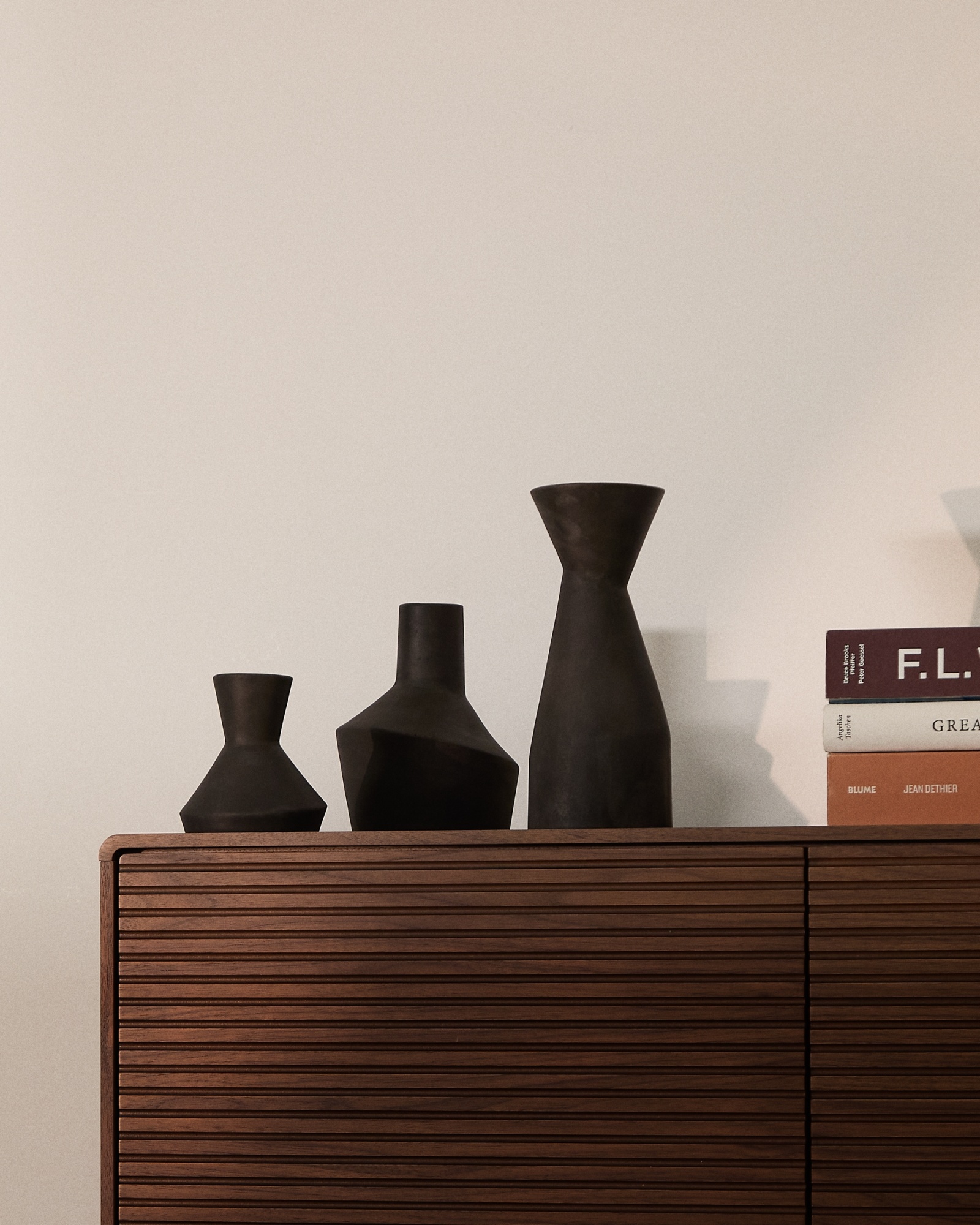 Набор из 3 ваз Dunari из черной терракоты 10,2 см / 13,5 см / 10 см La Forma (ex Julia Grup)