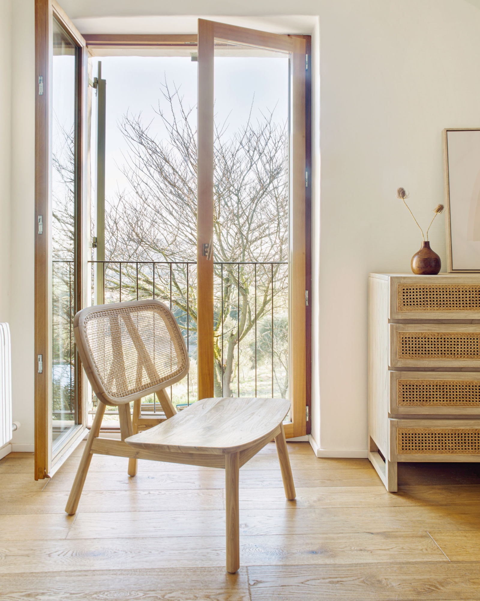 Кресло Nadra из массива тика и ротанга La Forma (ex Julia Grup)