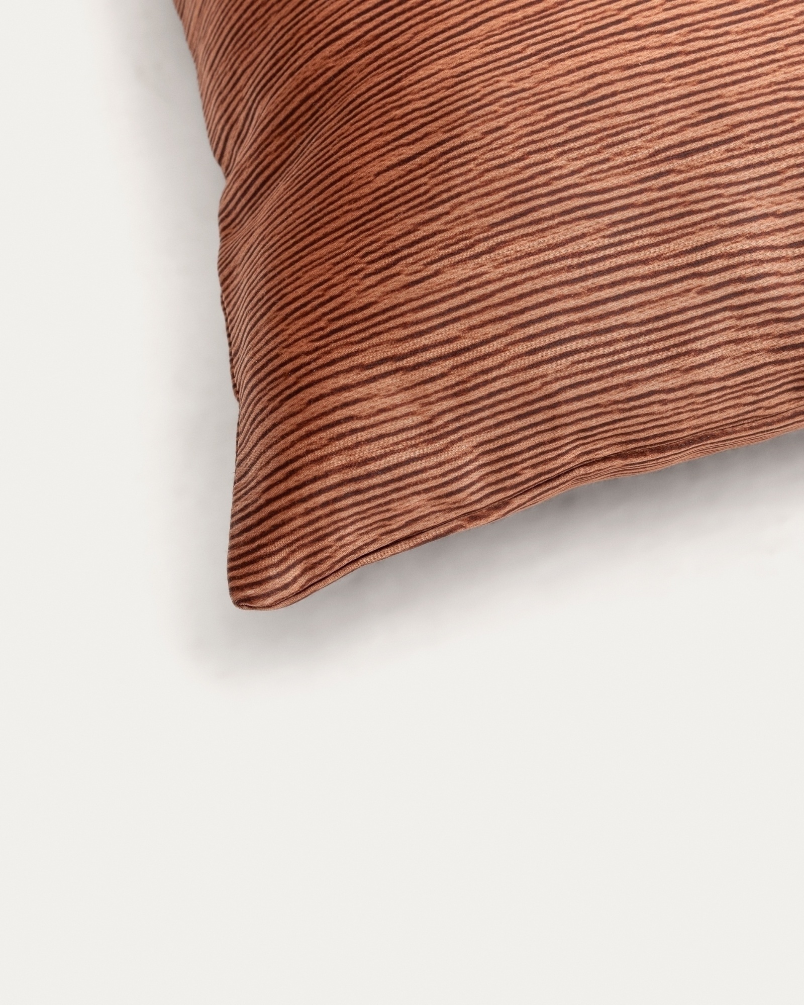 Чехол для подушки Mirca коричневый с фактурой 45 x 45 см La Forma (ex Julia Grup)