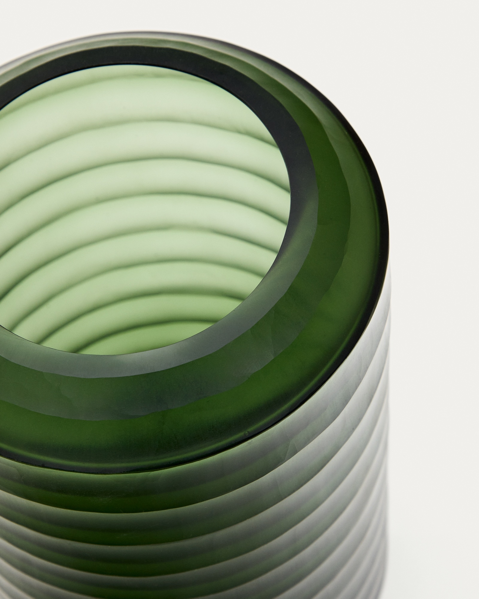 Ваза Bunce из переработанного стекла зеленая 25 см La Forma (ex Julia Grup) Ваза Bunce из переработанного стекла зеленая 25 см La Forma (ex Julia Grup)