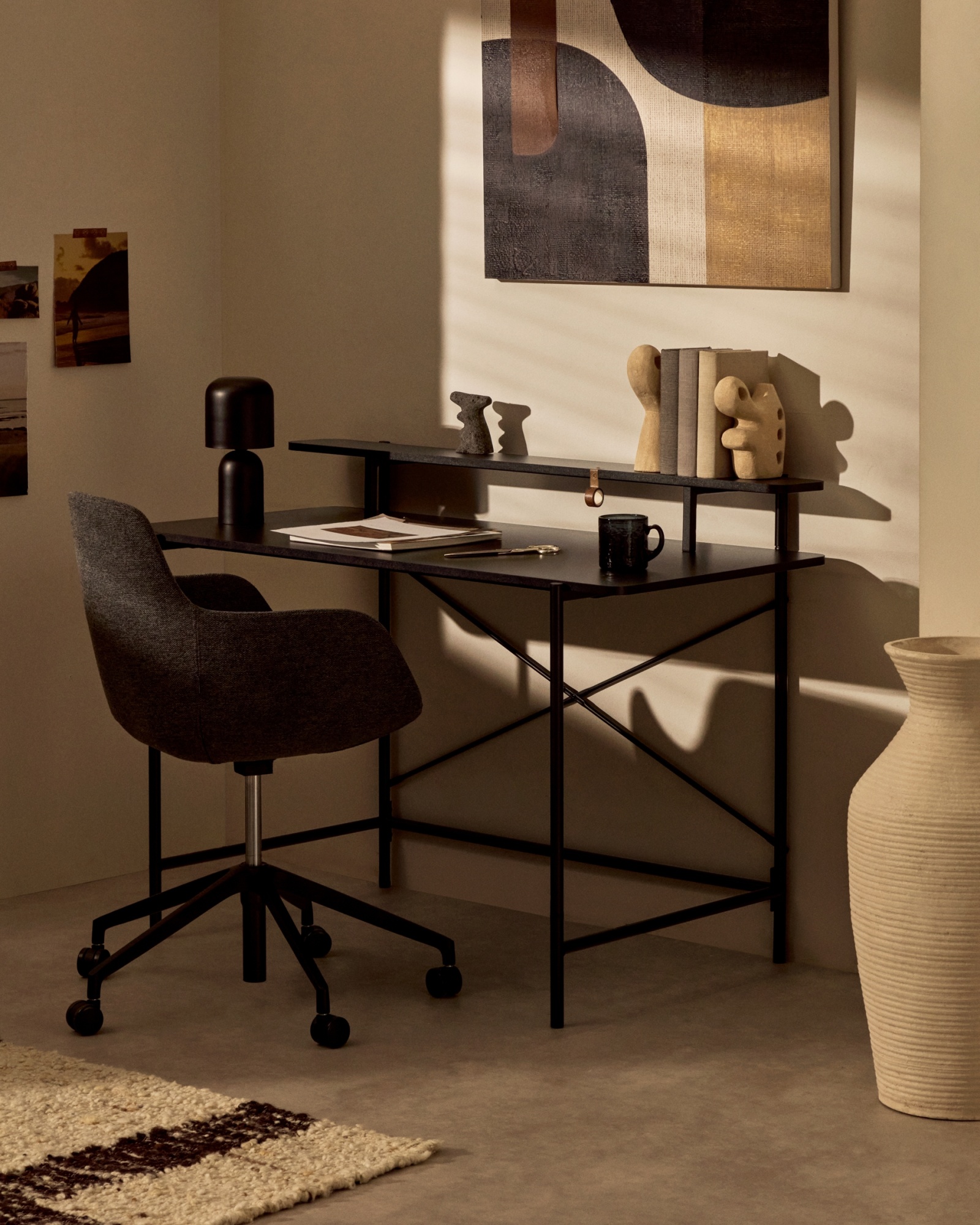 Письменный стол Galatia из черной меламина с металлическими ножками в черной отделке 120 x 60 см La Forma (ex Julia Grup)