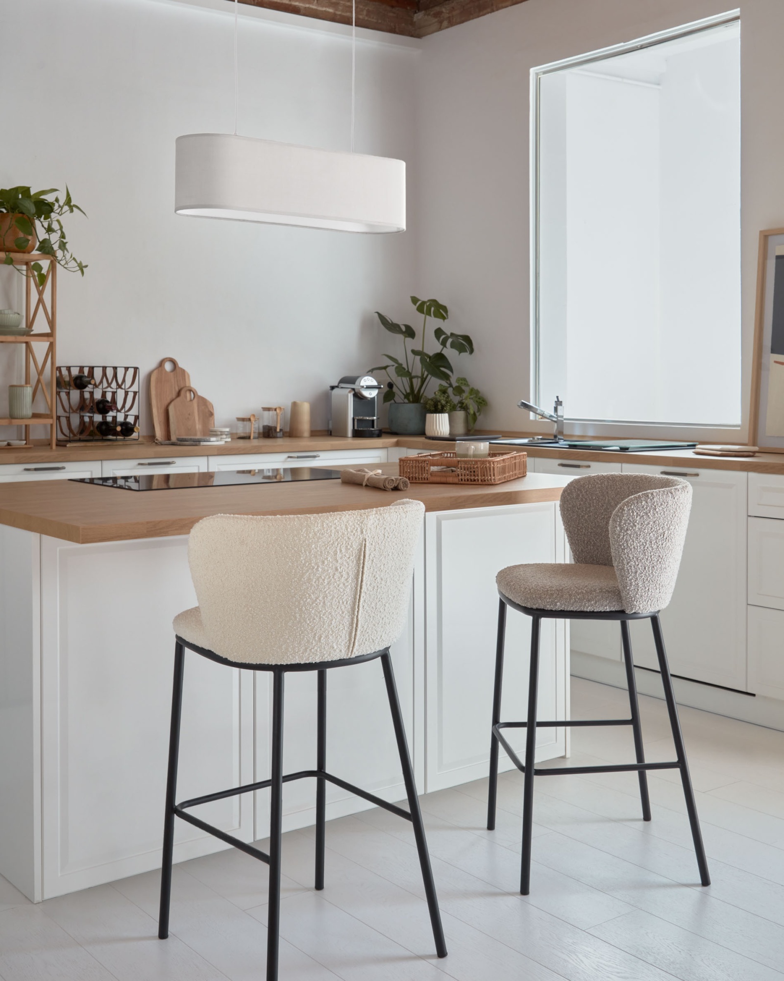 Полубарный стул Ciselia из серой ткани букле и черного металла 65 см La Forma (ex Julia Grup)