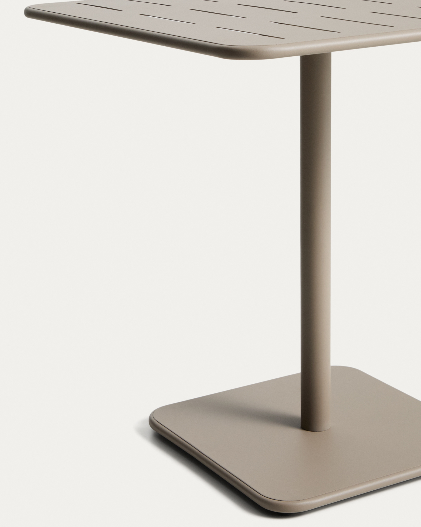 Уличный стол Brai из оцинкованной стали бежевого цвета, 70 x 70 см La Forma 482205