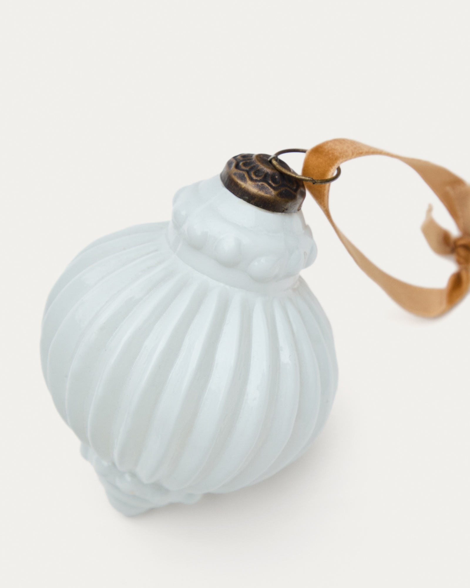 Набор из 2 рождественских шаров Irlo из белого переработанного стекла, Ø 10 см La Forma (ex Julia Grup)