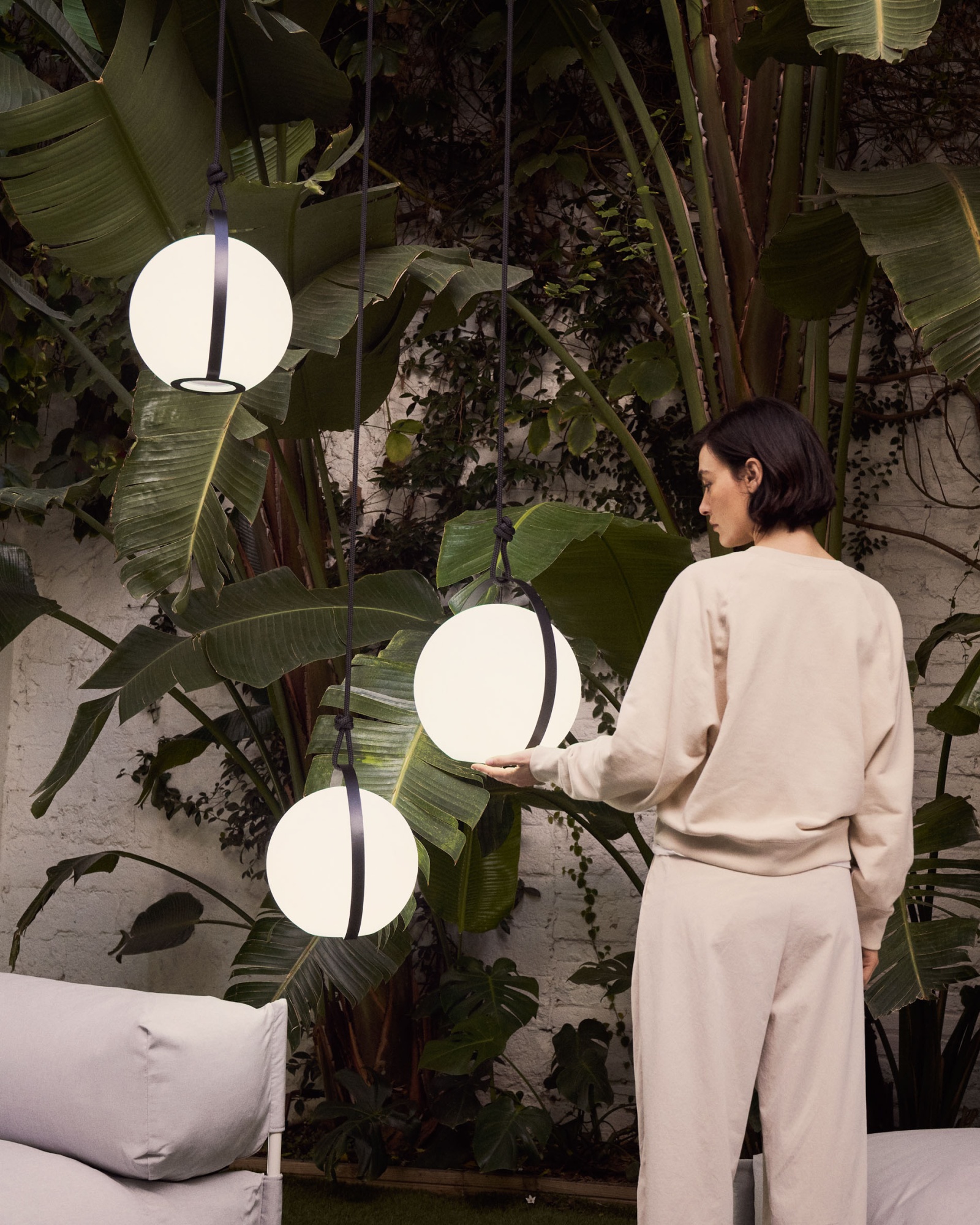 Настольная лампа Lape с черным стальным шлейфом La Forma (ex Julia Grup)