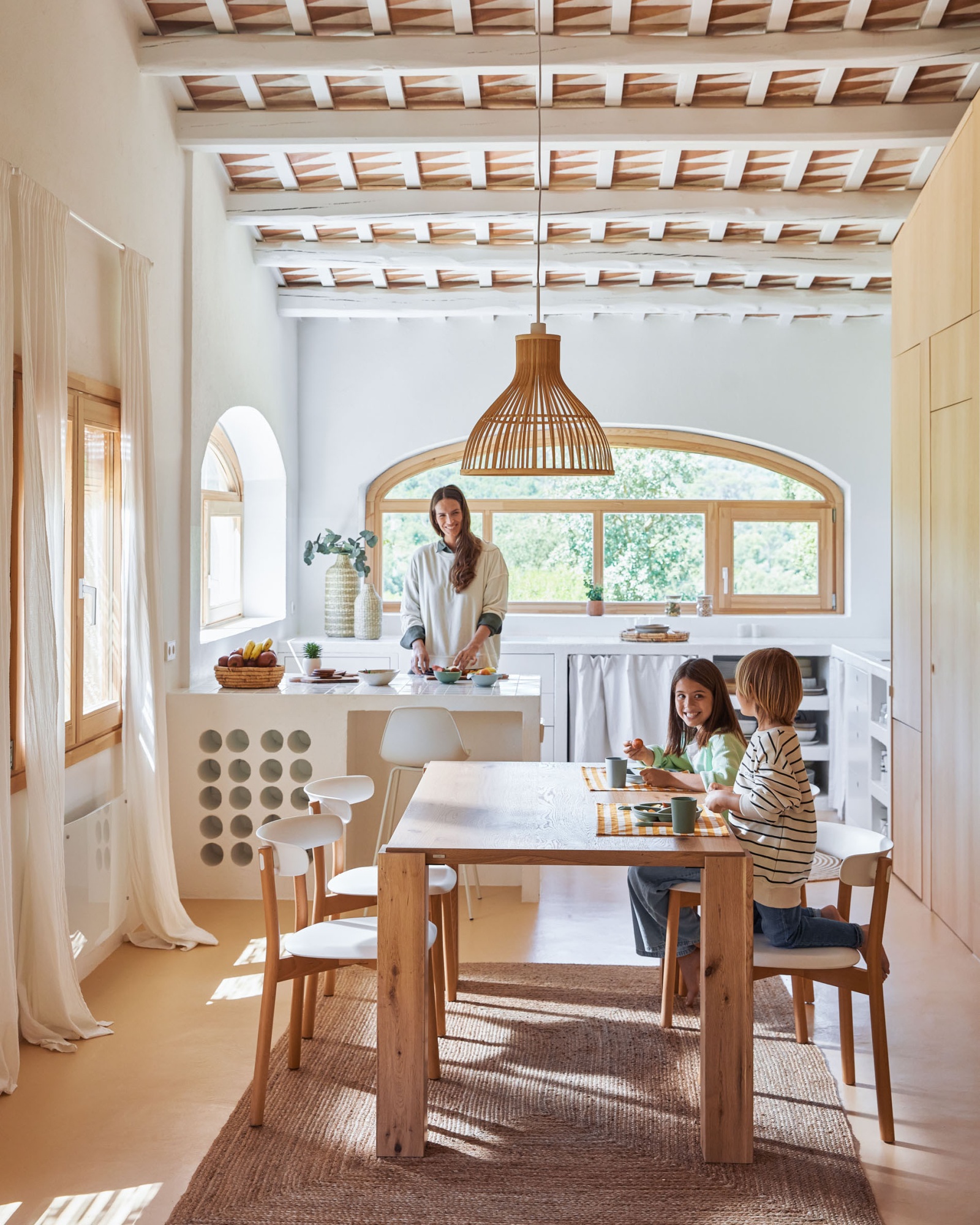 Стол Deyarina с дубовым шпоном и ножками из массива дуба 200 х 100 см La Forma (ex Julia Grup)