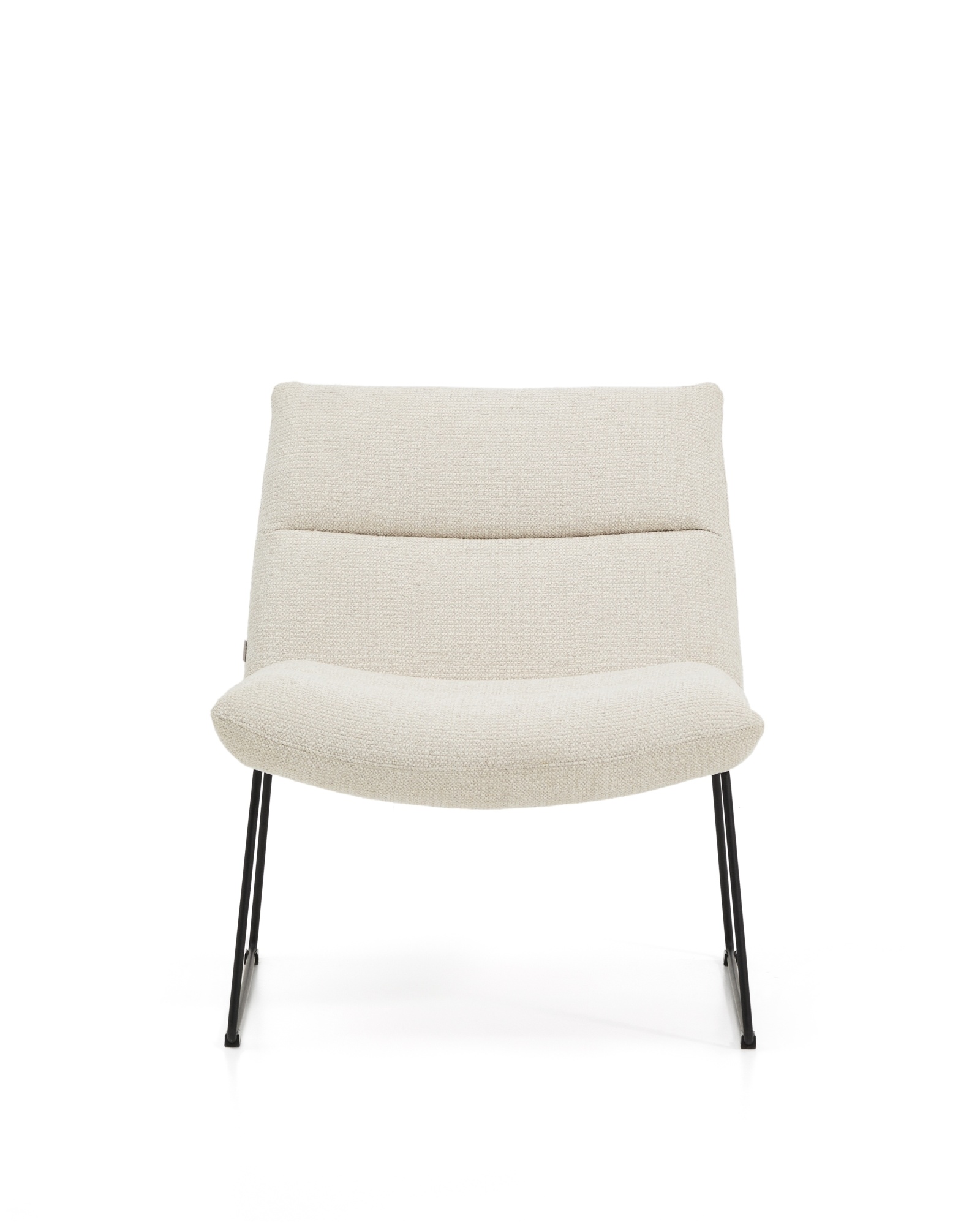 Кресло Asen из бежевого шенилла с черными стальными ножками La Forma (ex Julia Grup)