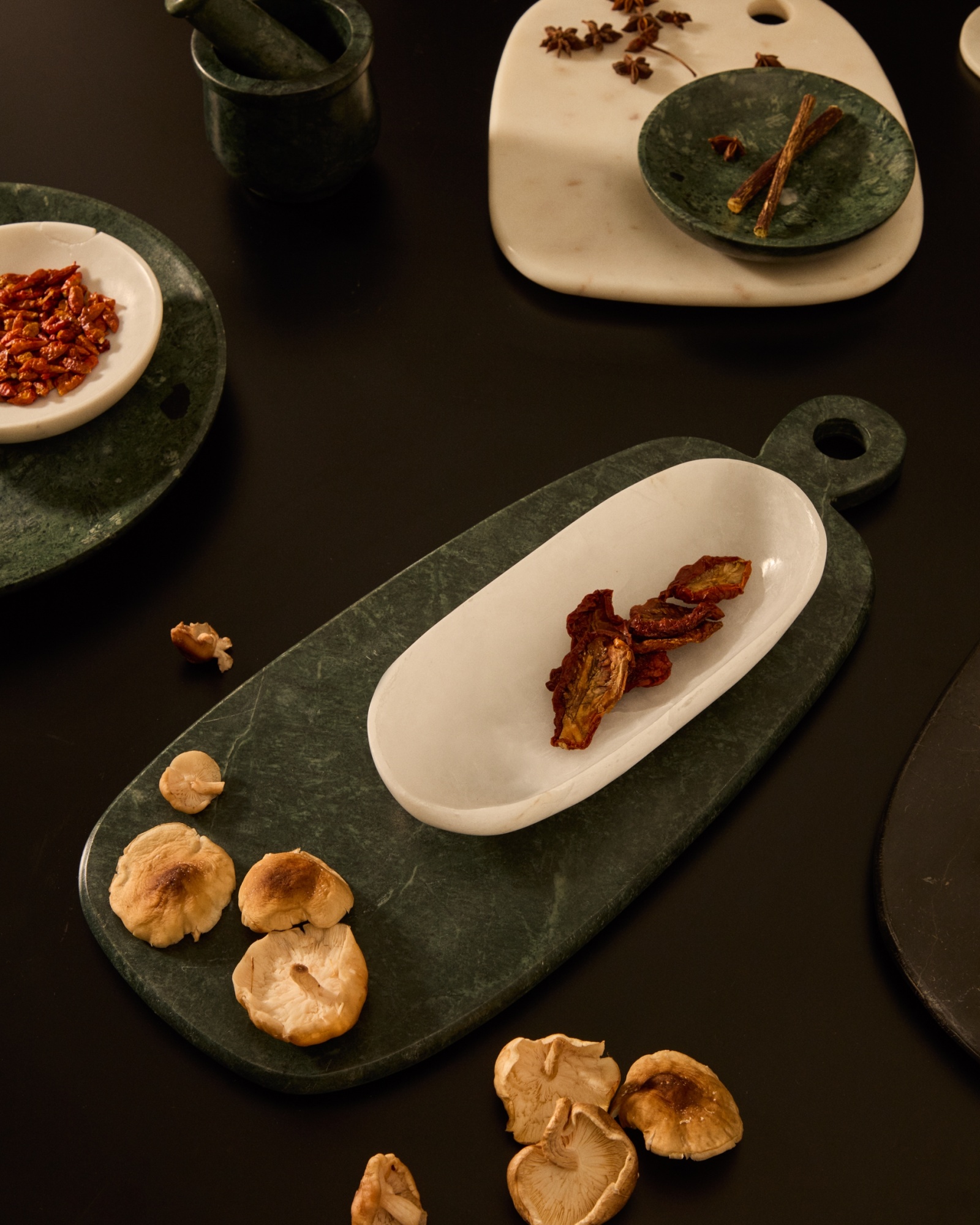 Сервировочная доска из зеленого мрамора Odar La Forma (ex Julia Grup)