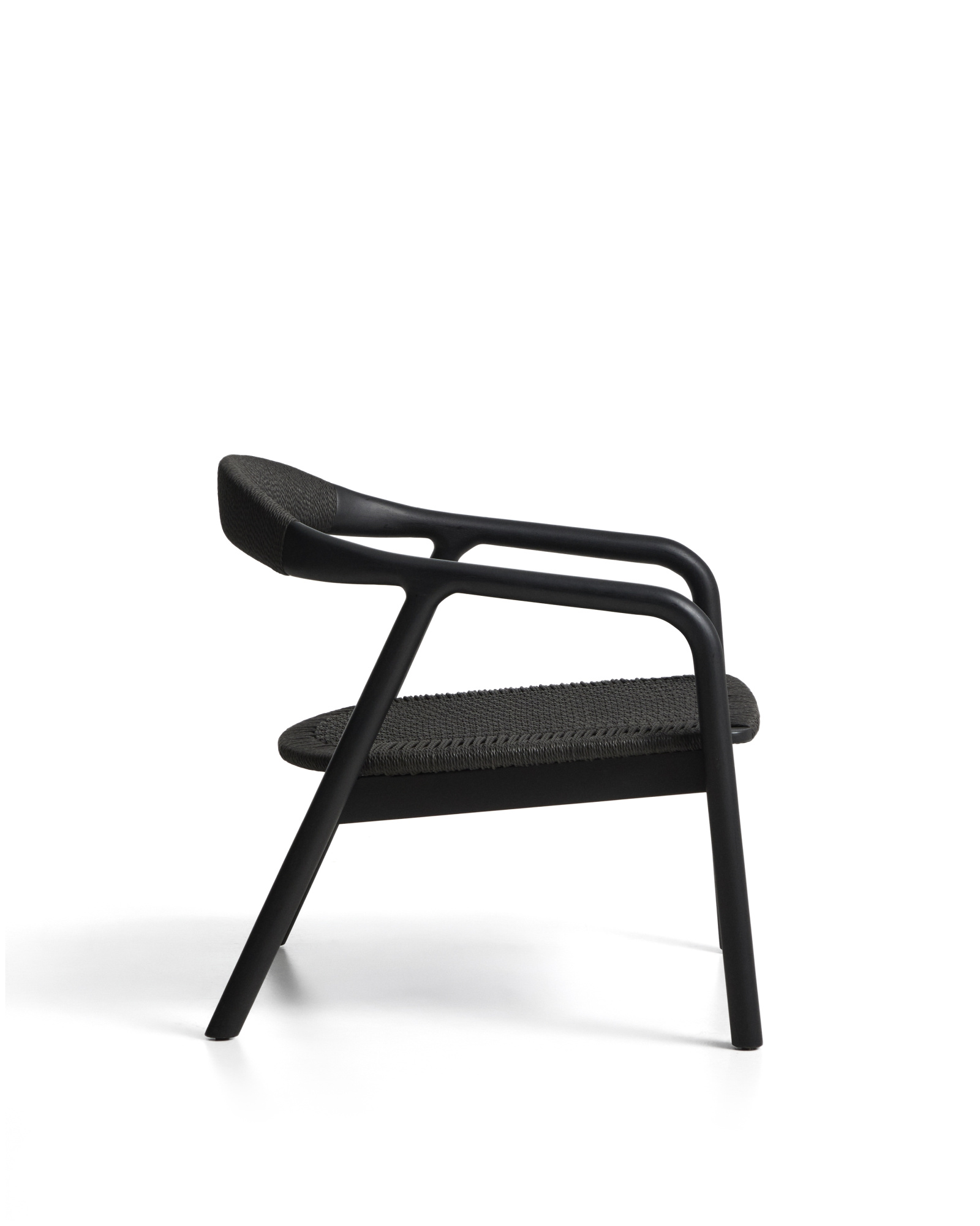 Кресло уличное Derile из дуба и веревки с черной отделкой La Forma 481825