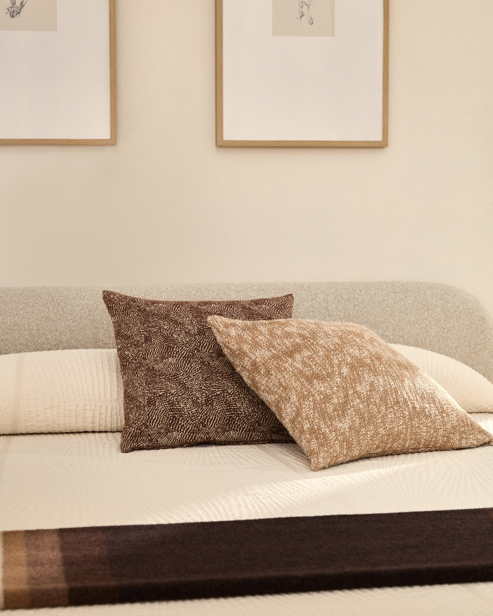 Чехол на подушку Junie из хлопкового жаккарда коричневого и бежевого цвета, 50 x 50 см La Forma (ex Julia Grup)