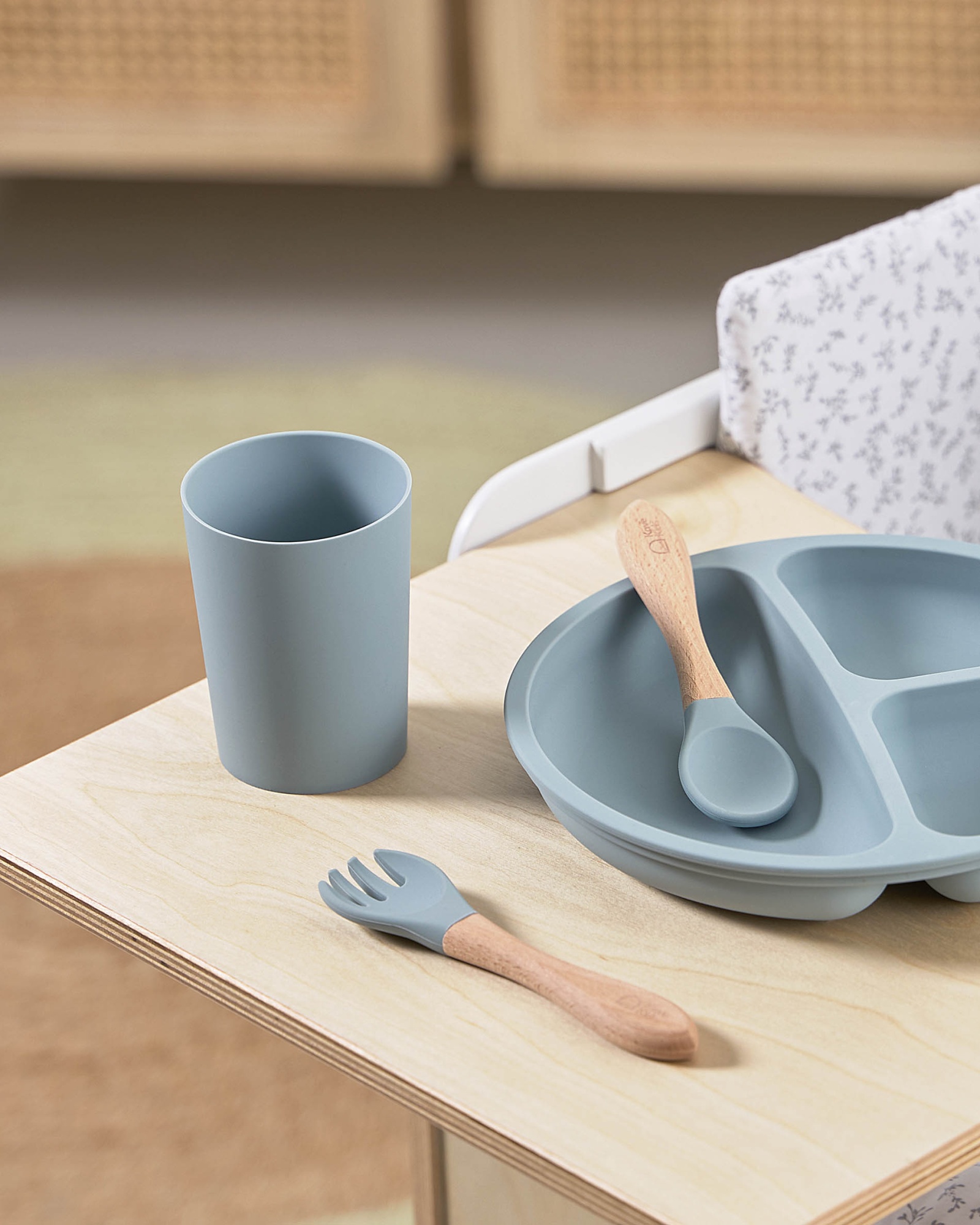 Поднос для кресла Nuun из березового шпона La Forma (ex Julia Grup)