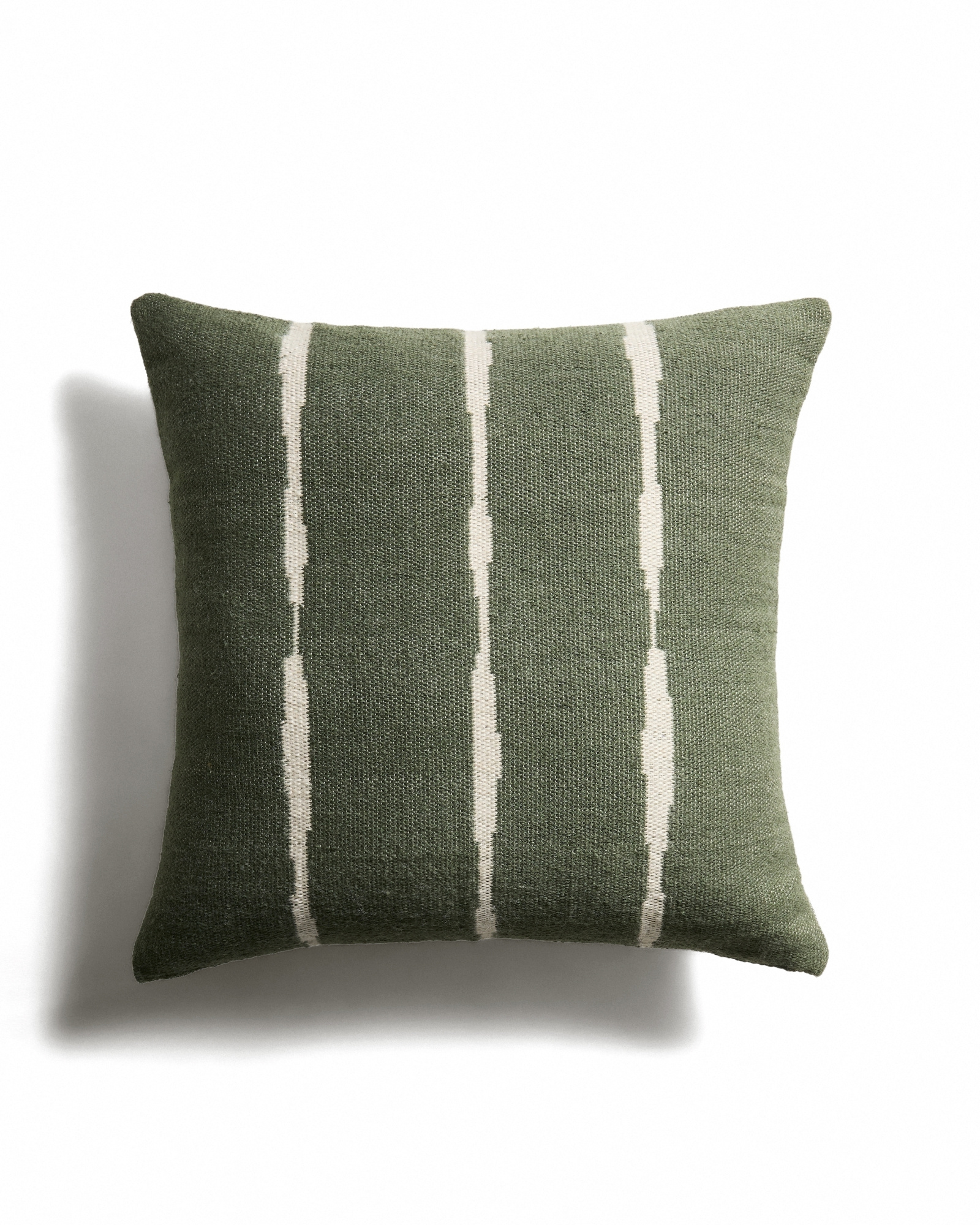 Чехол для напольной подушки Daila зеленого цвета 100% ПЭТ с рисунком в стиле икат 70 x 70 см La Forma 481389