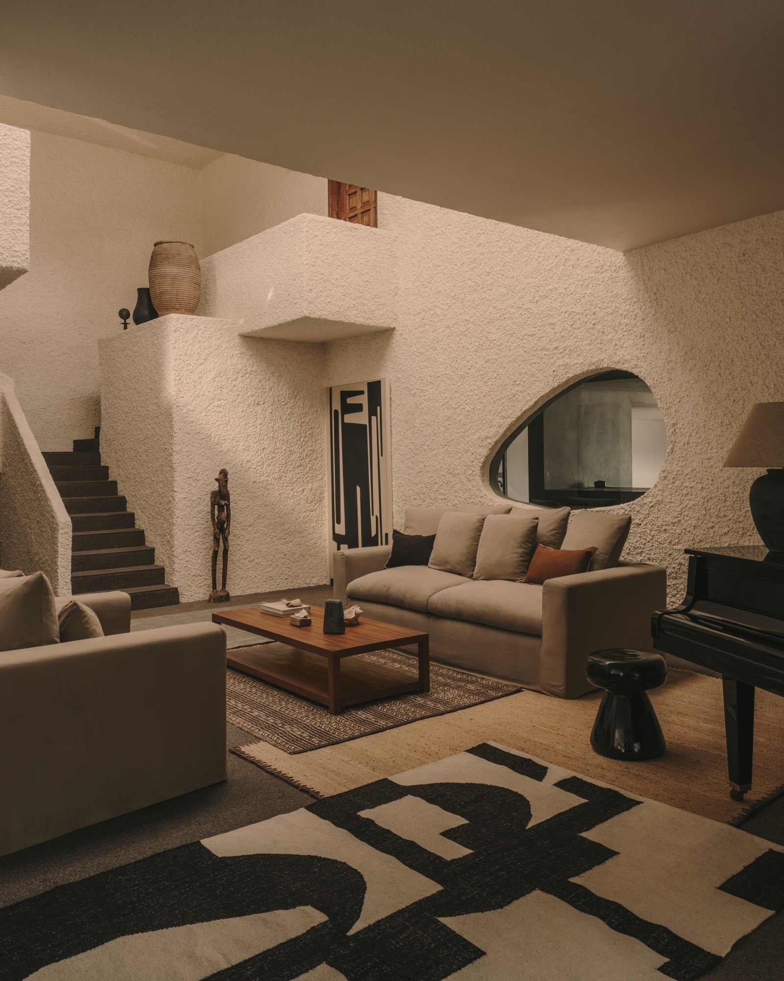 Журнальный столик Sashi из массива тикового дерева 150 x 70 см La Forma (ex Julia Grup)